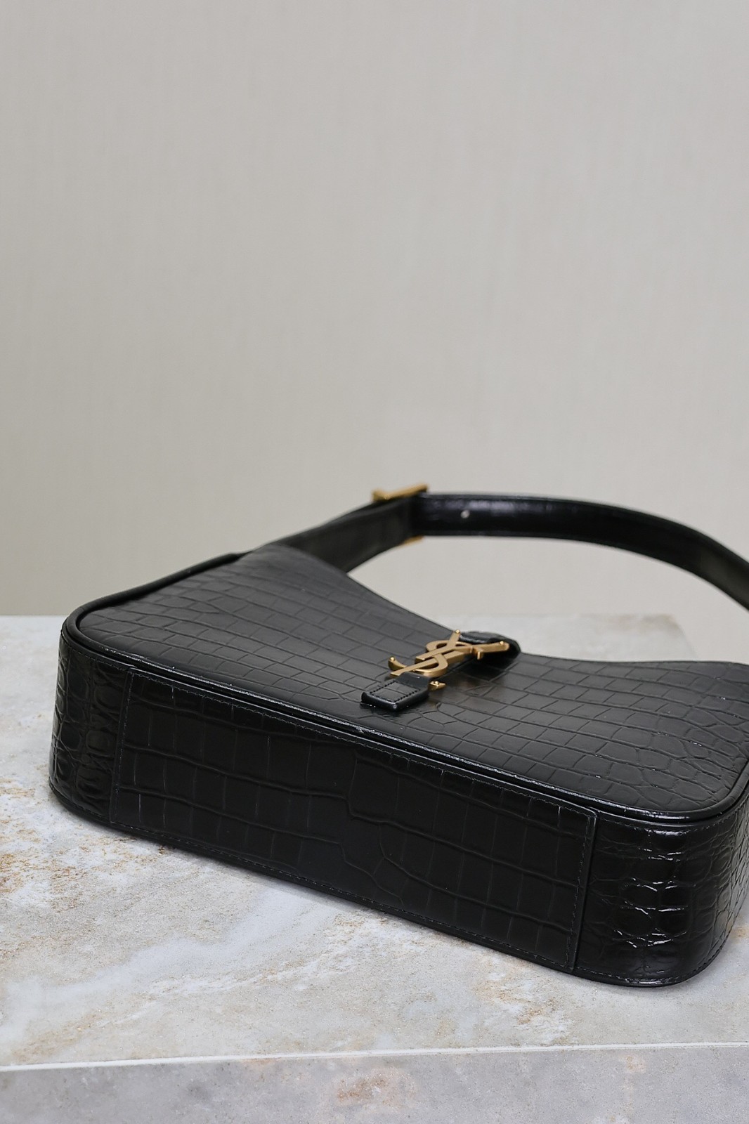 022 YSL 657228