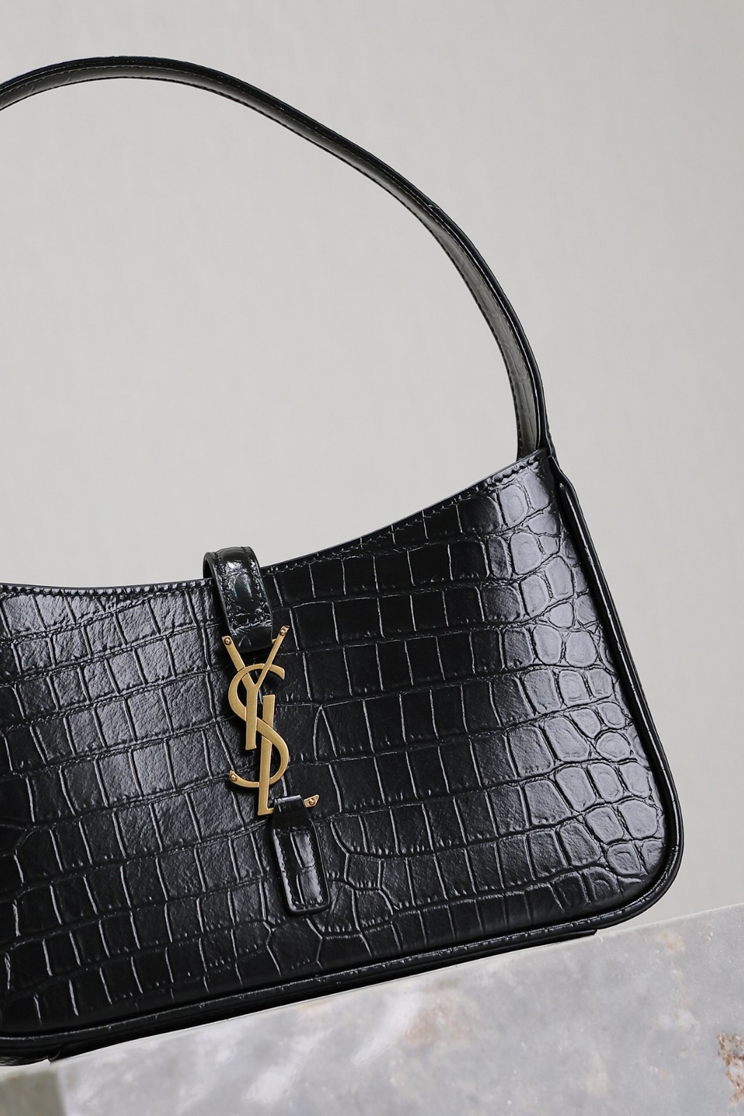 022 YSL 657228