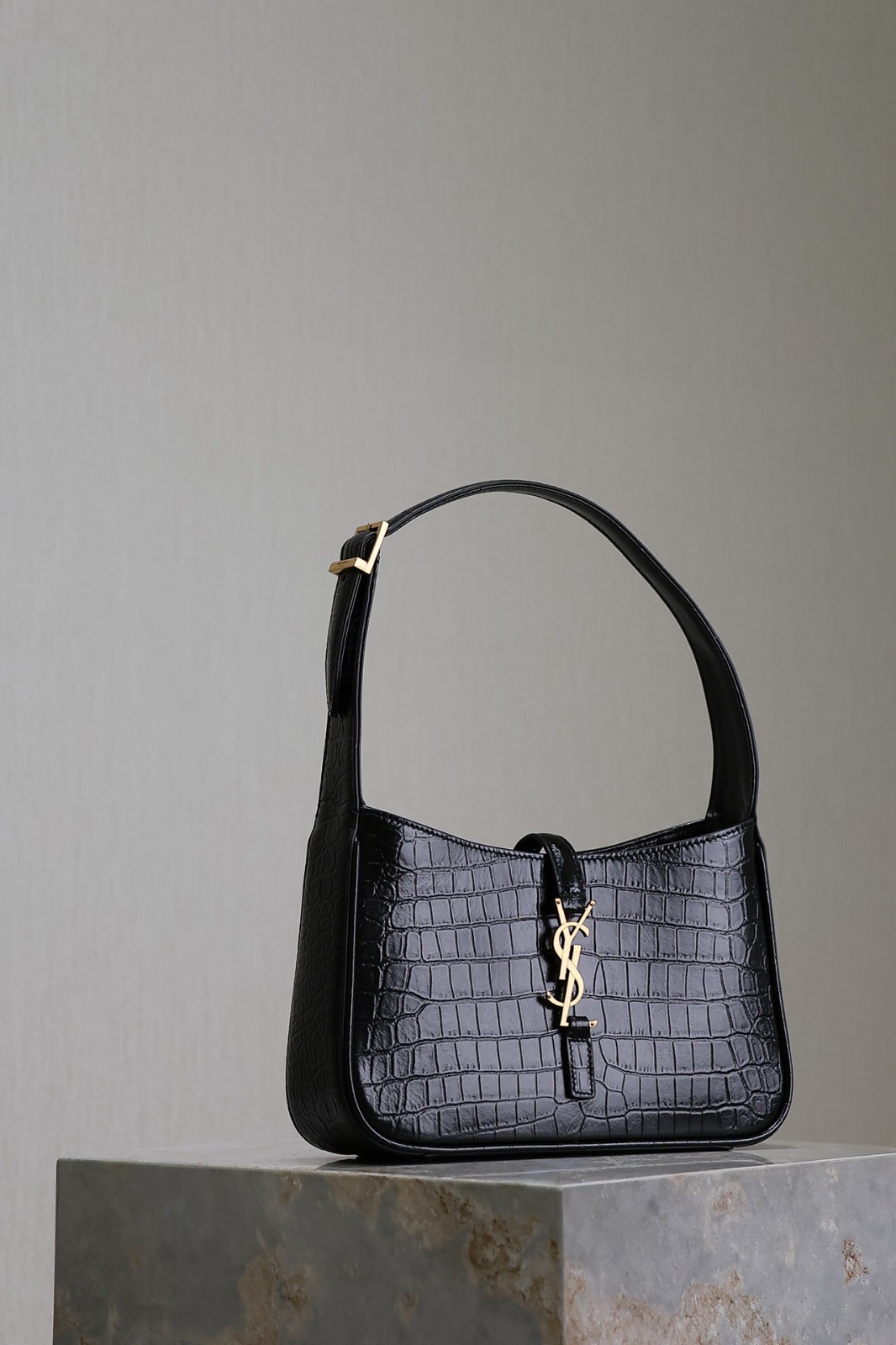 022 YSL 657228