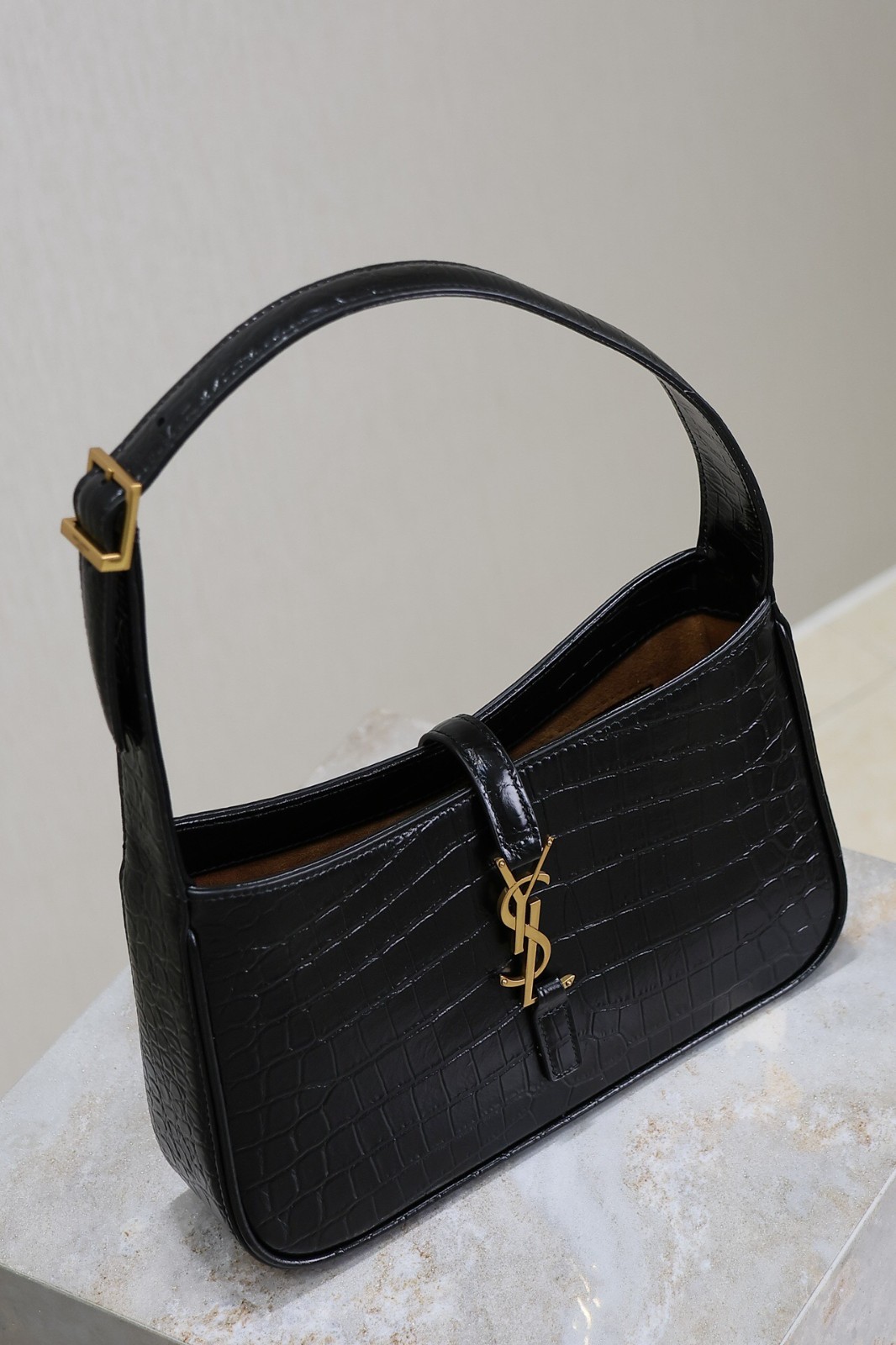 022 YSL 657228