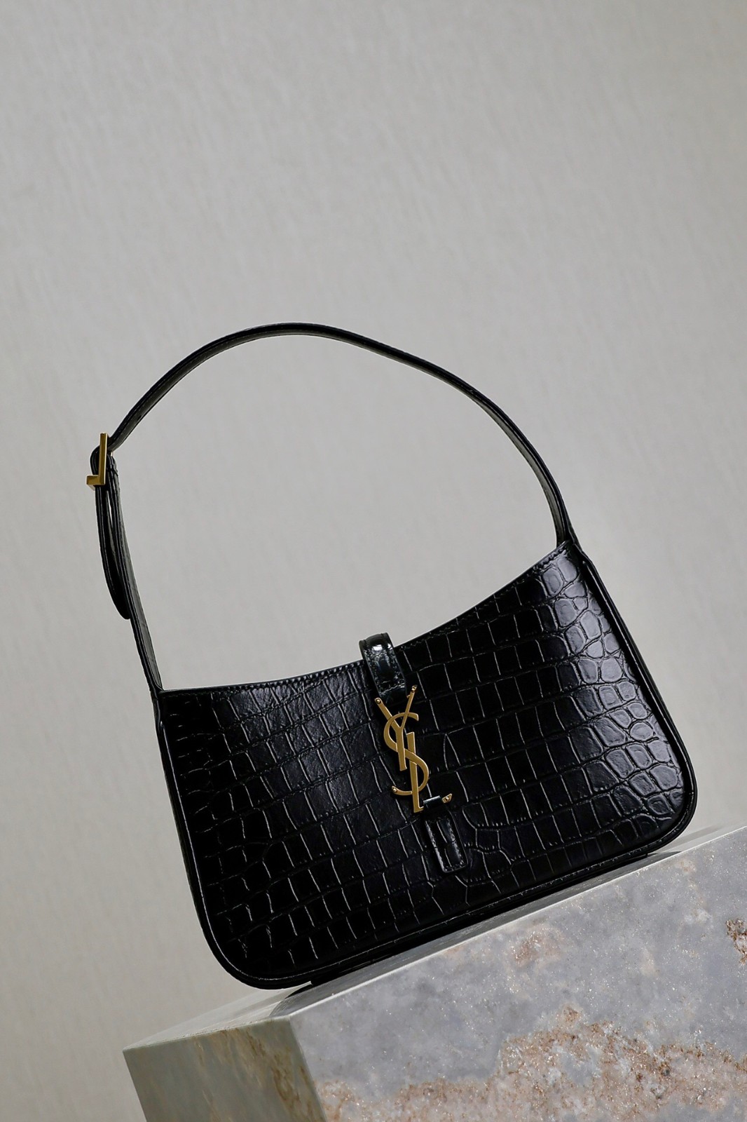 022 YSL 657228