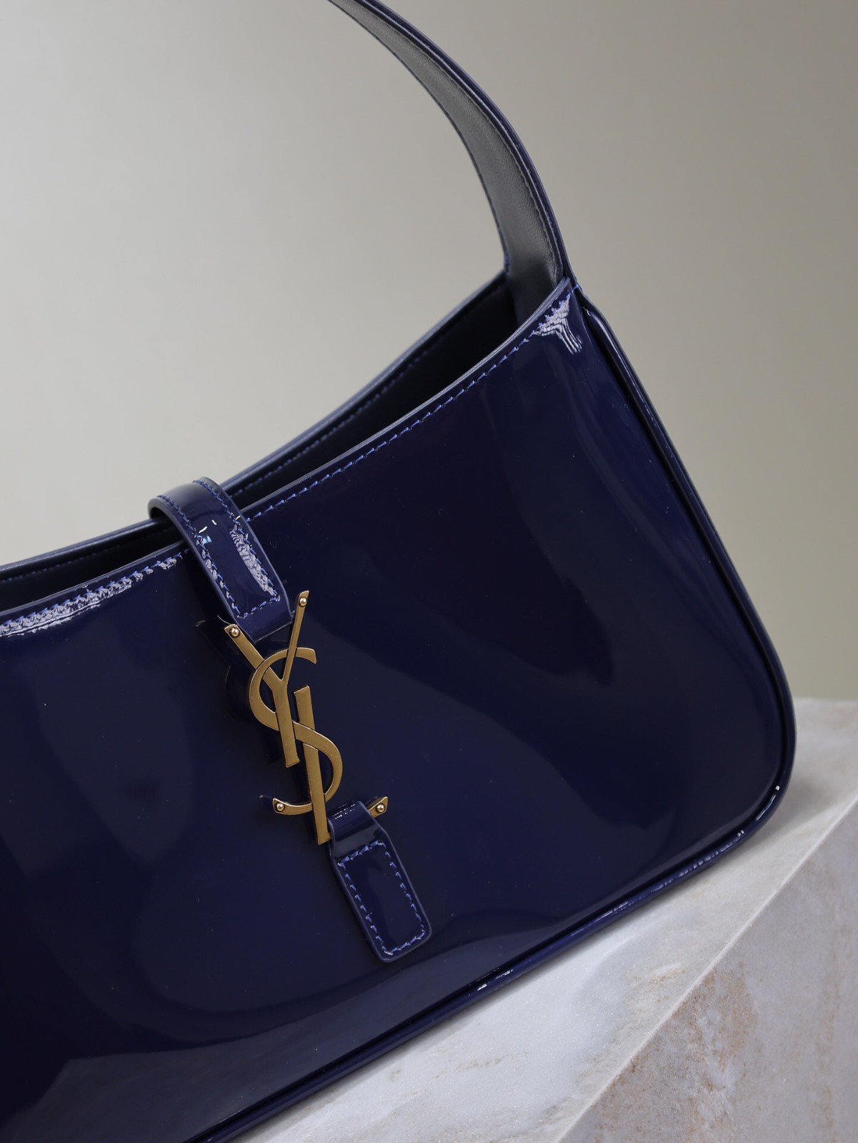 020 YSL 657228