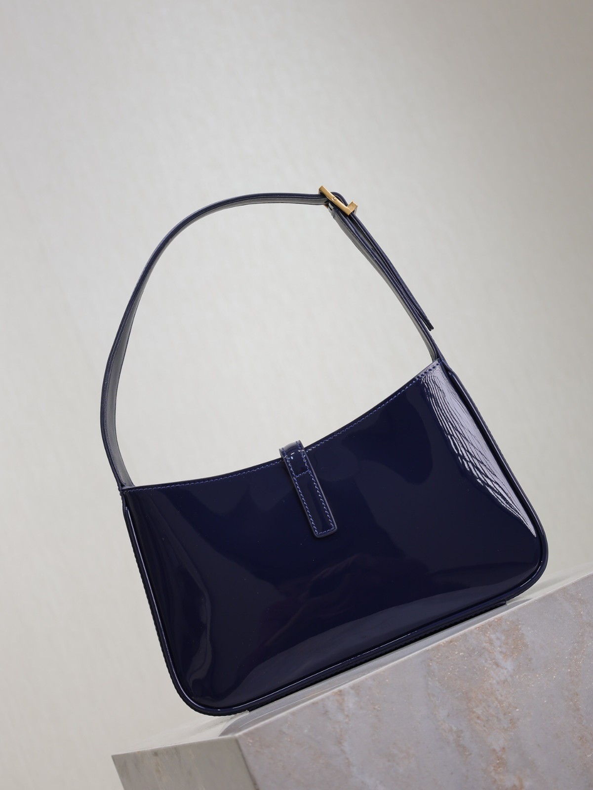 020 YSL 657228