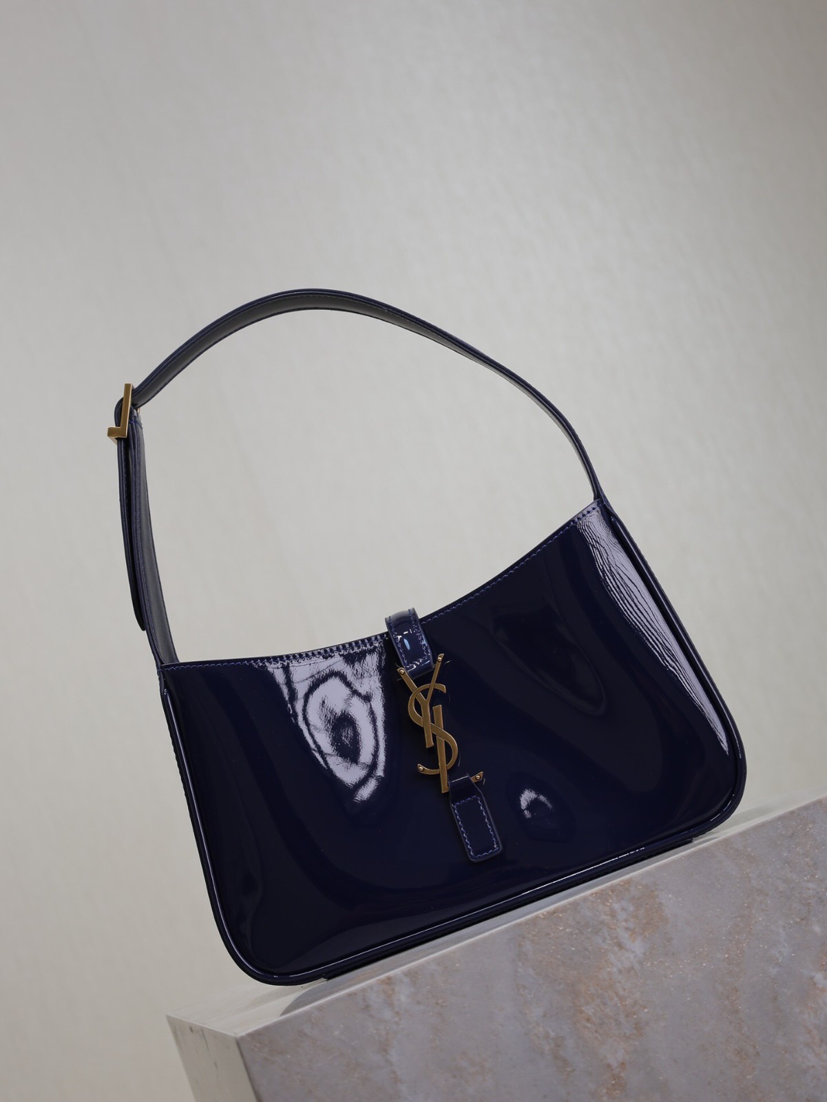 020 YSL 657228