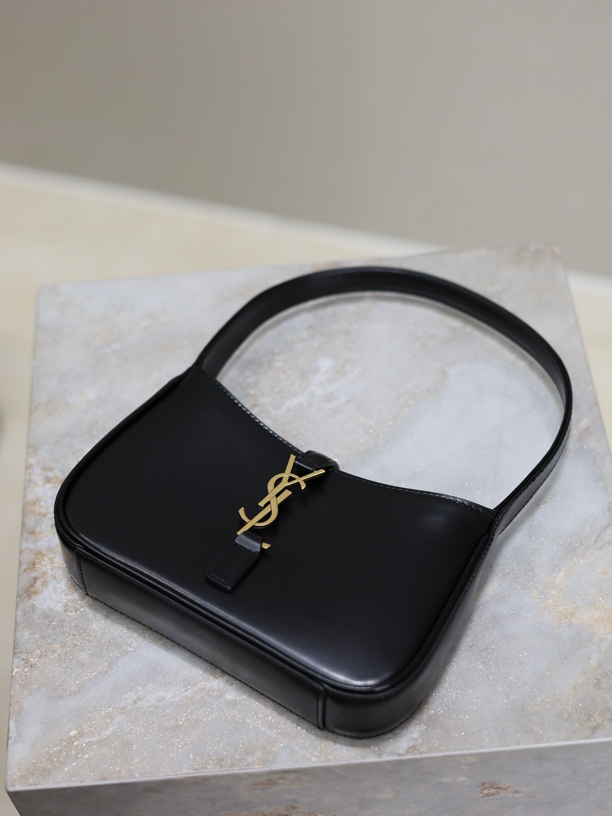 018 YSL 710310