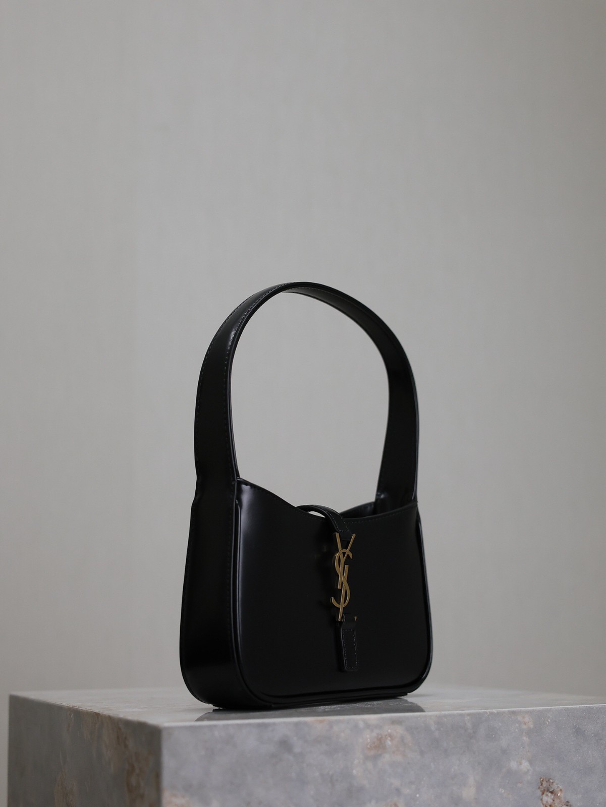 018 YSL 710310
