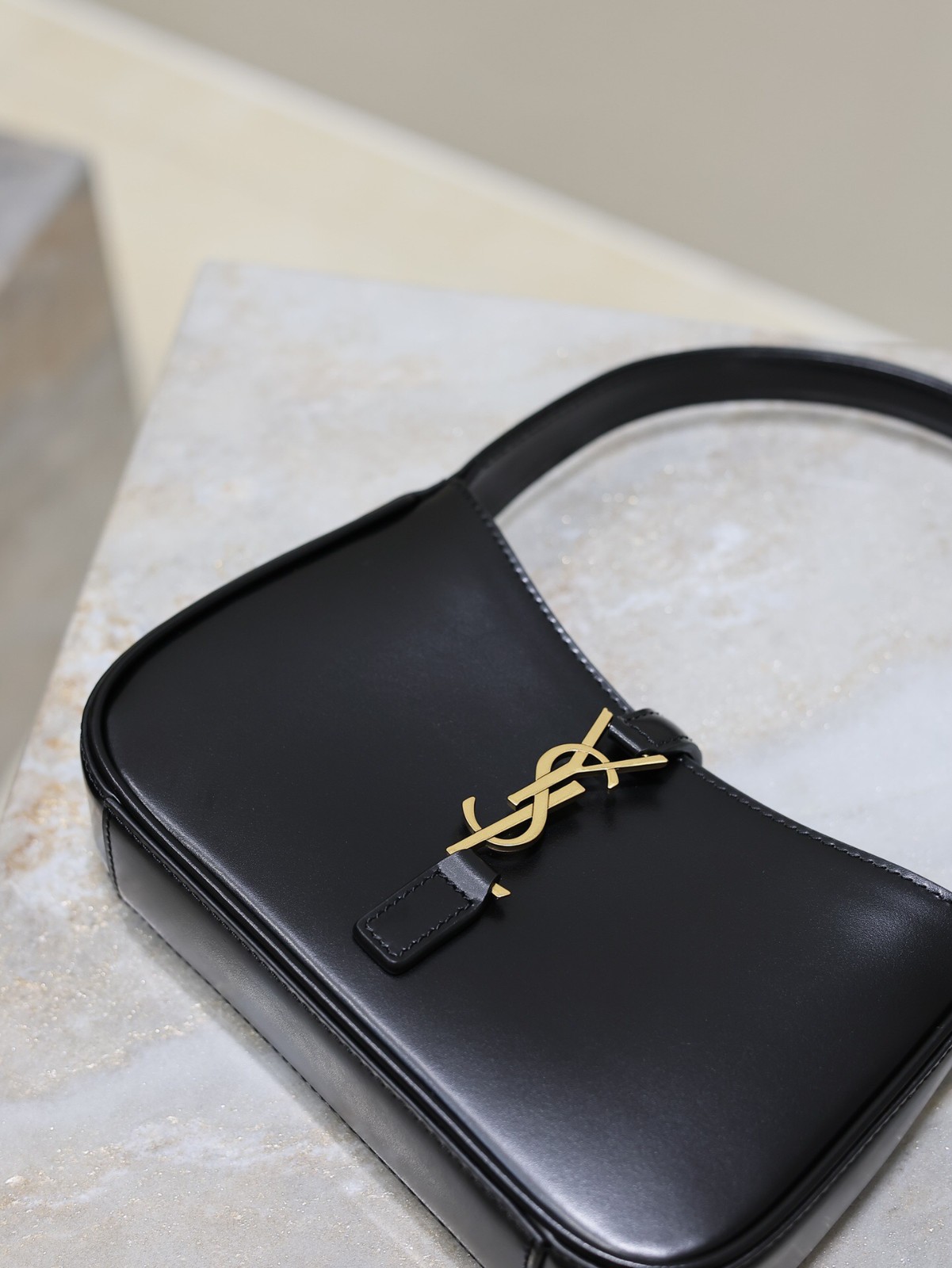 018 YSL 710310