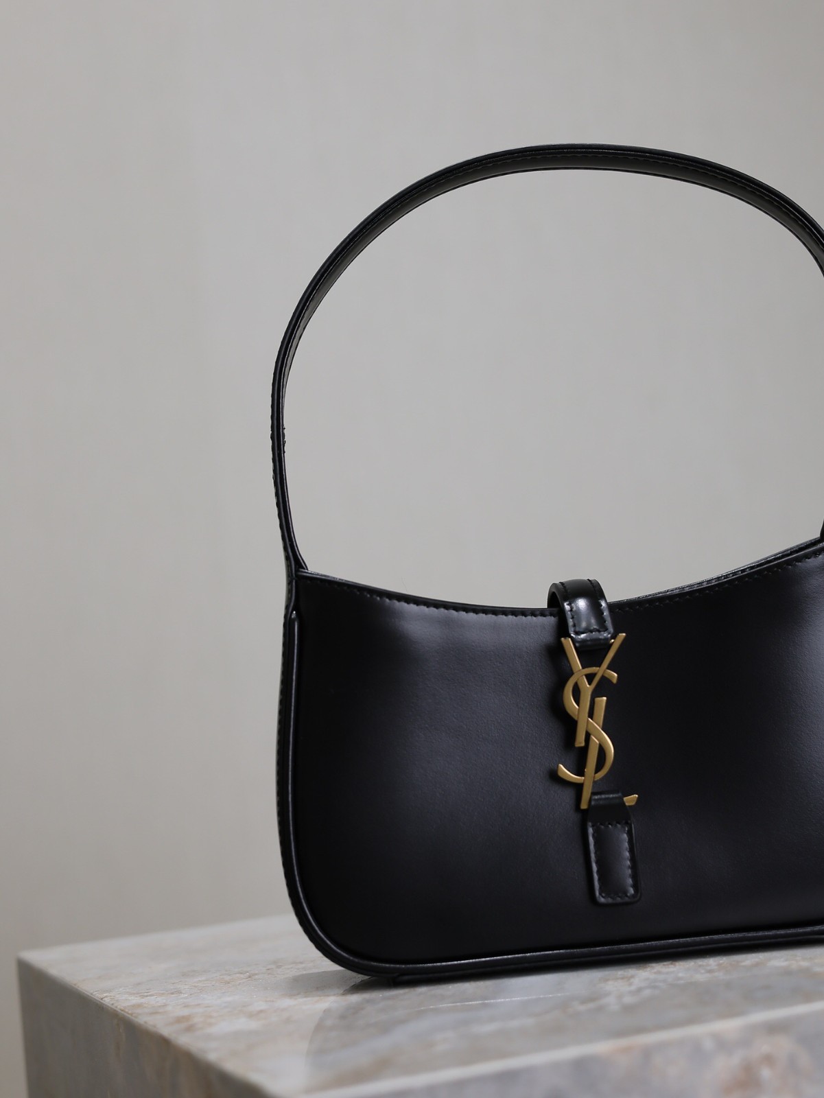 018 YSL 710310