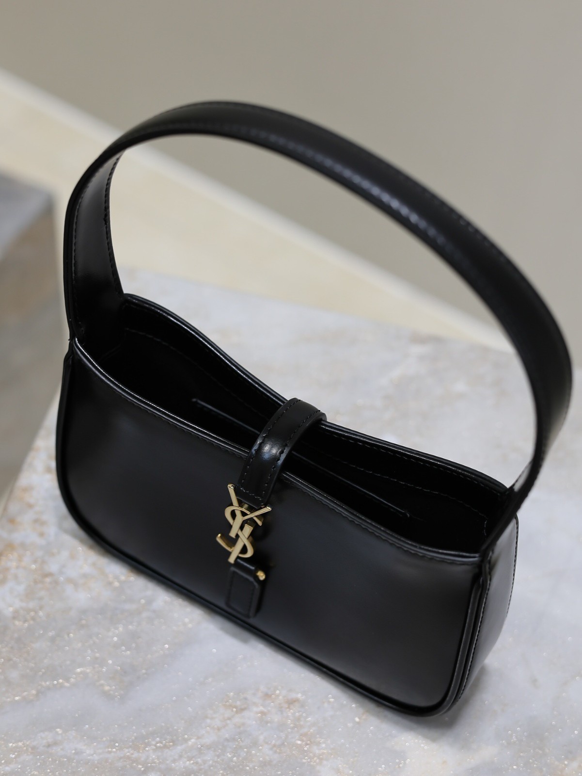 018 YSL 710310