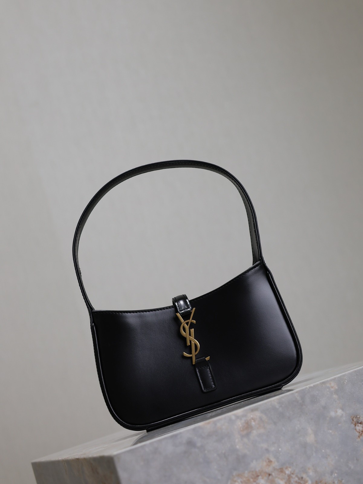 018 YSL 710310