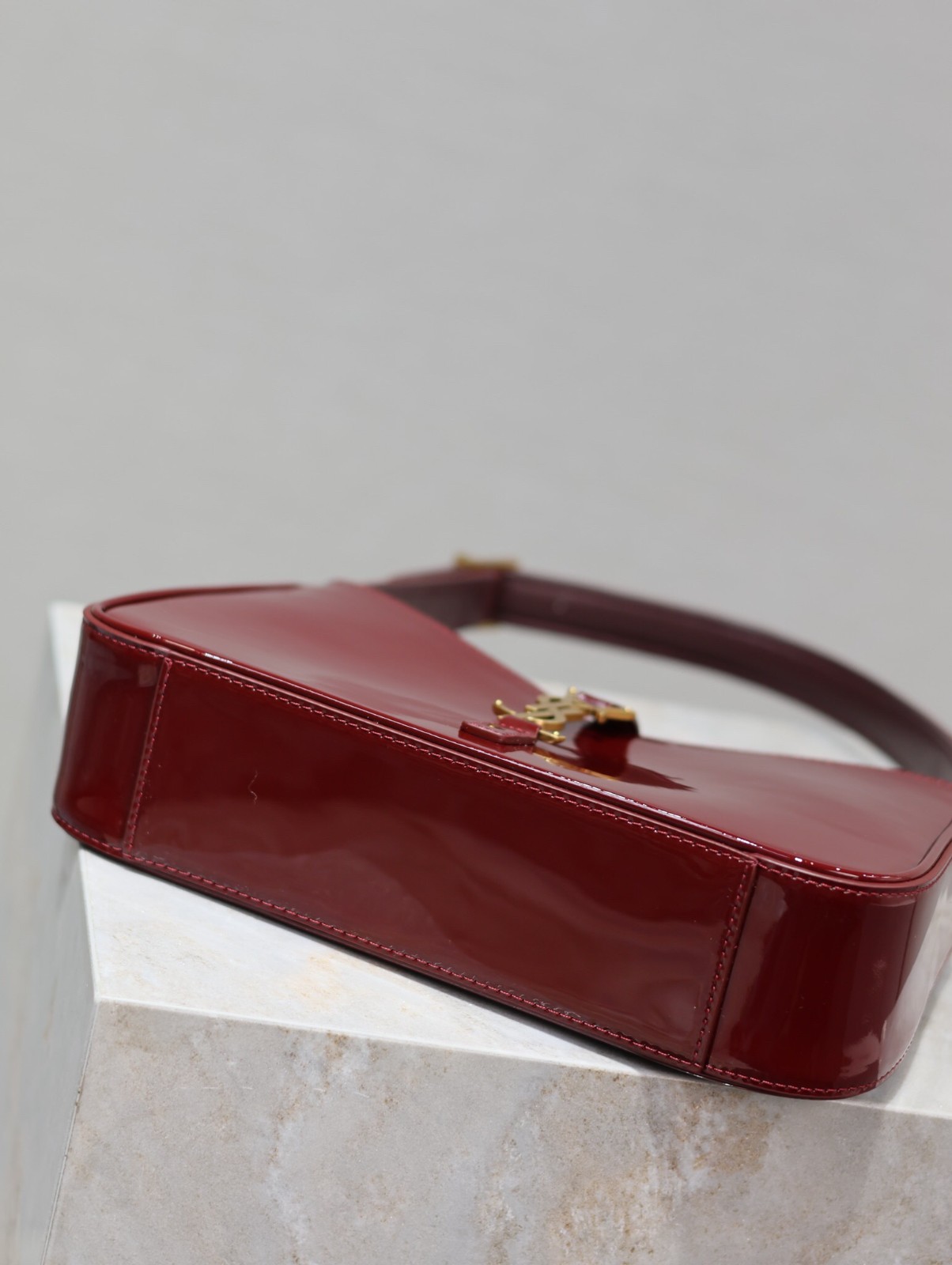 017 YSL 657228