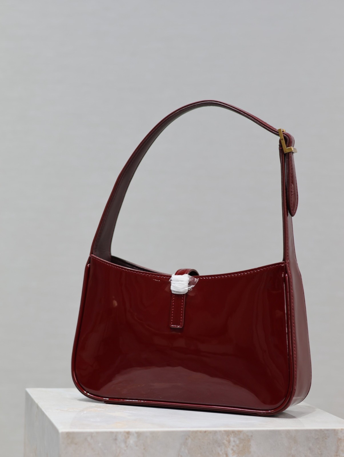 017 YSL 657228