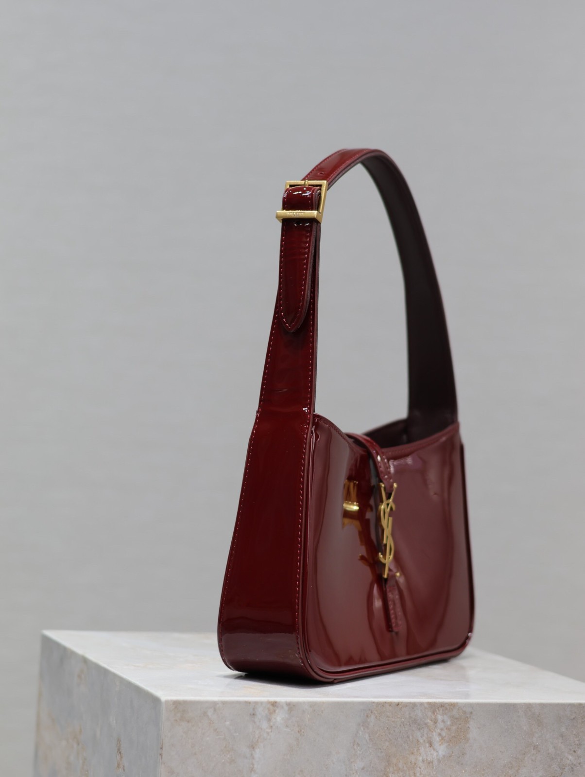 017 YSL 657228