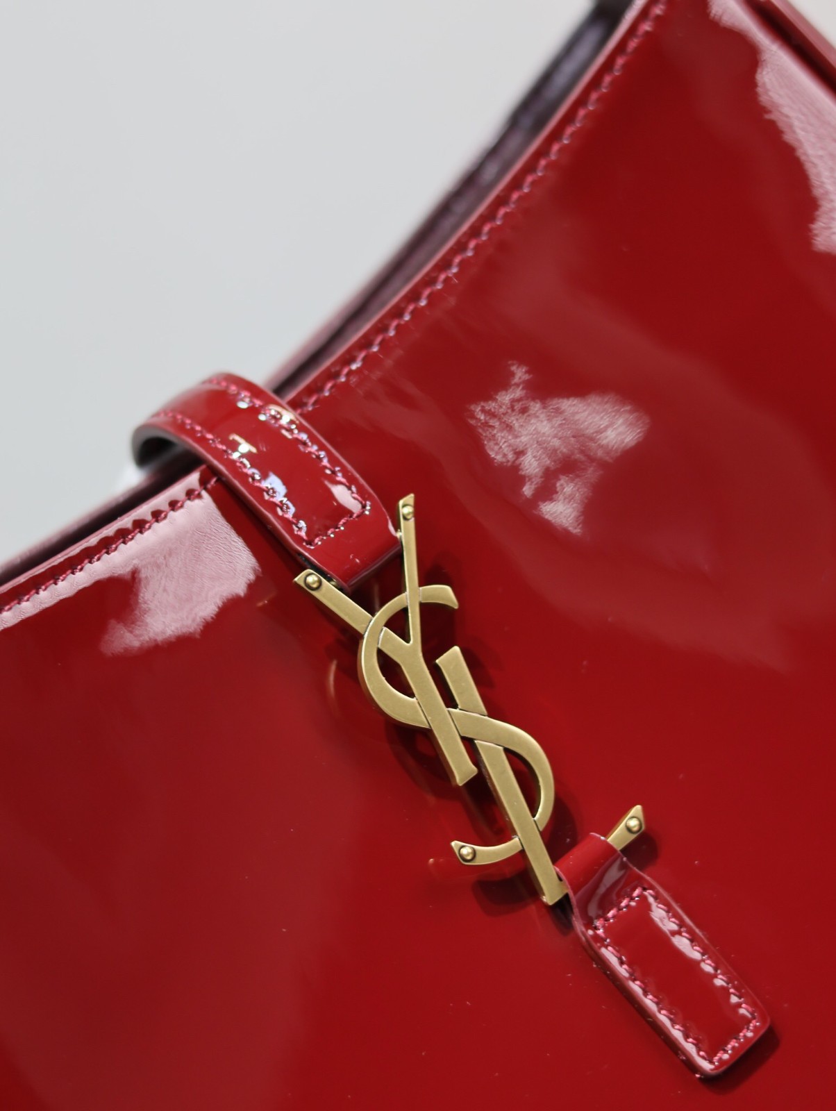 017 YSL 657228