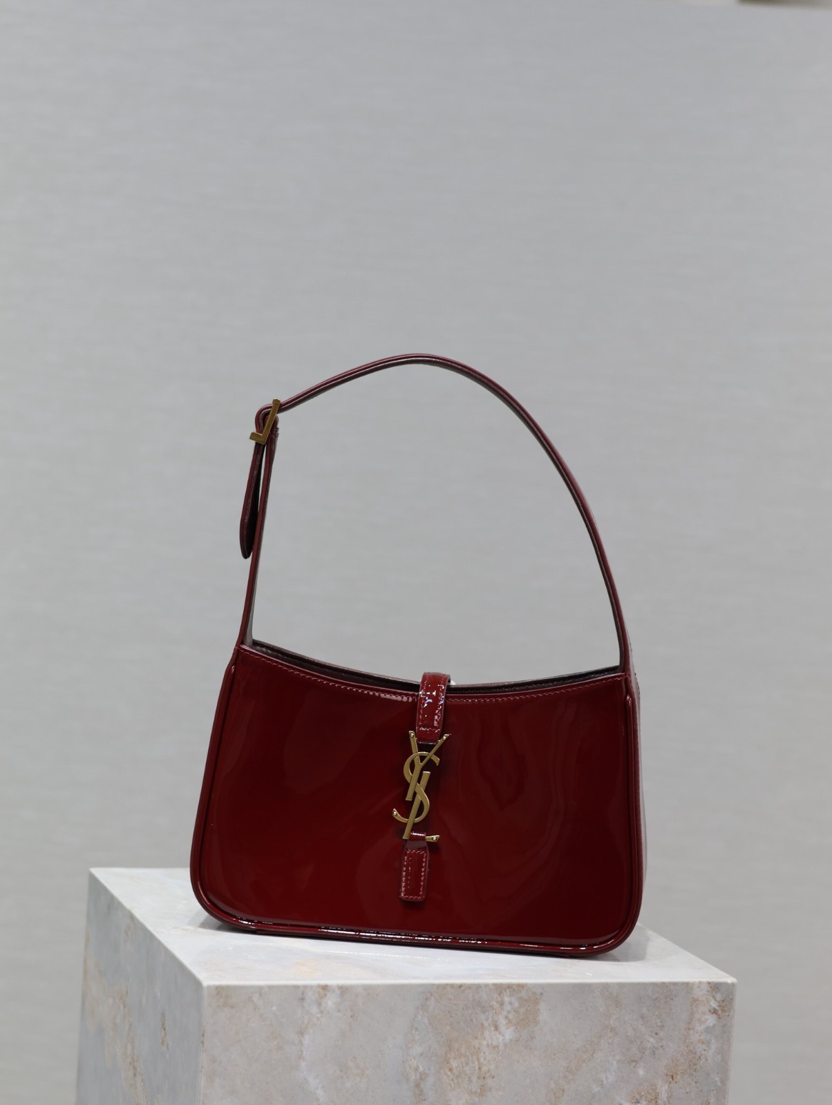 017 YSL 657228
