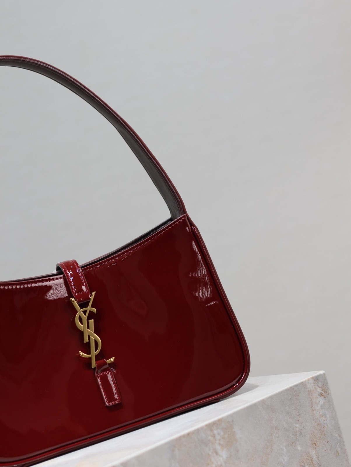 017 YSL 657228