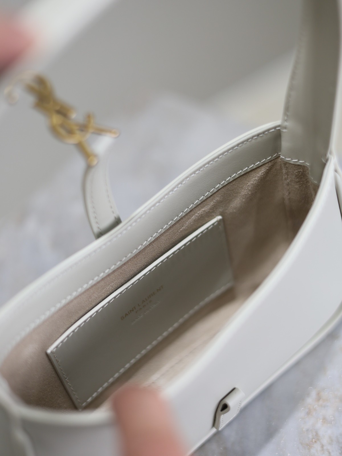 016 YSL 710310