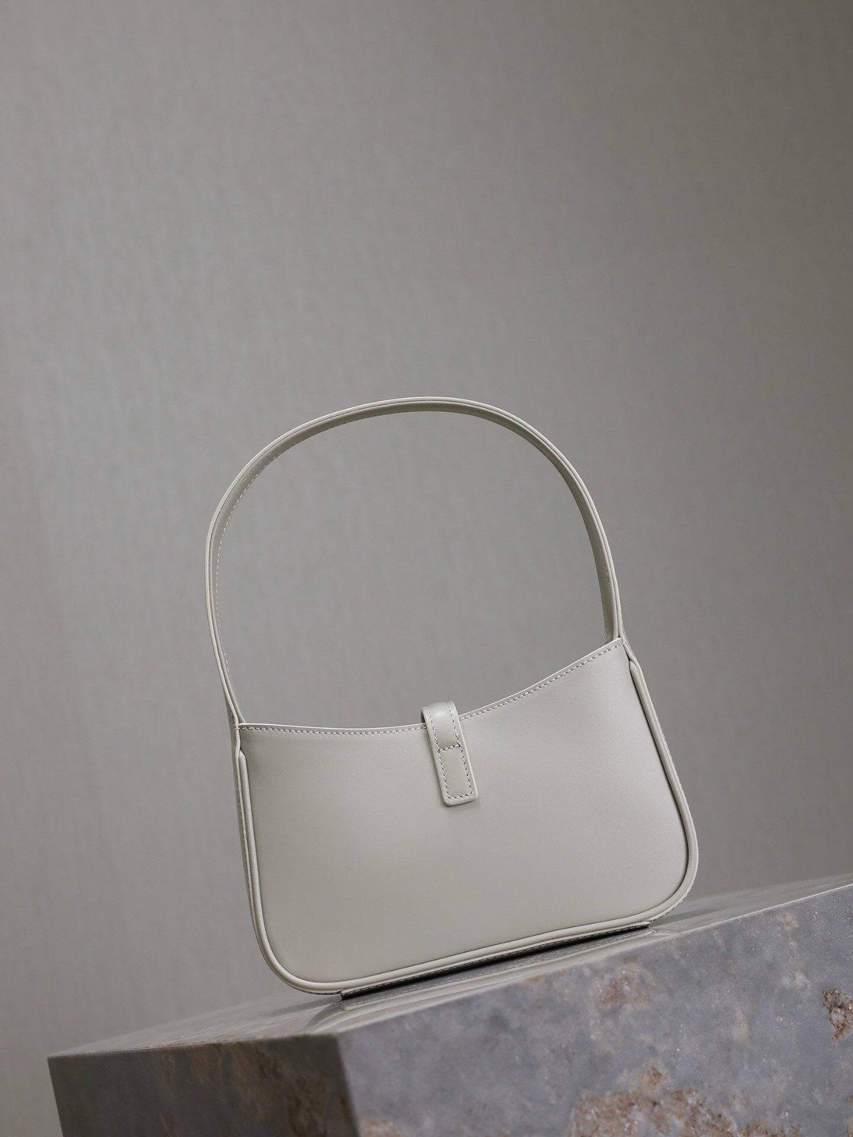 016 YSL 710310