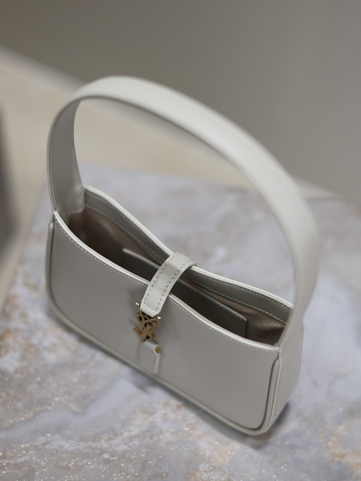 016 YSL 710310
