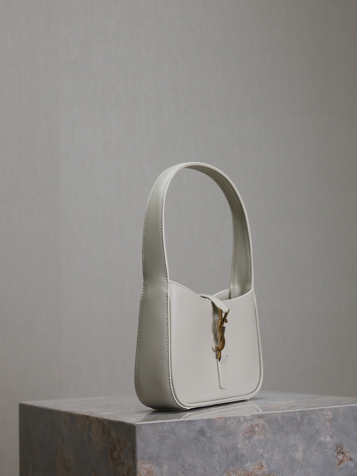 016 YSL 710310