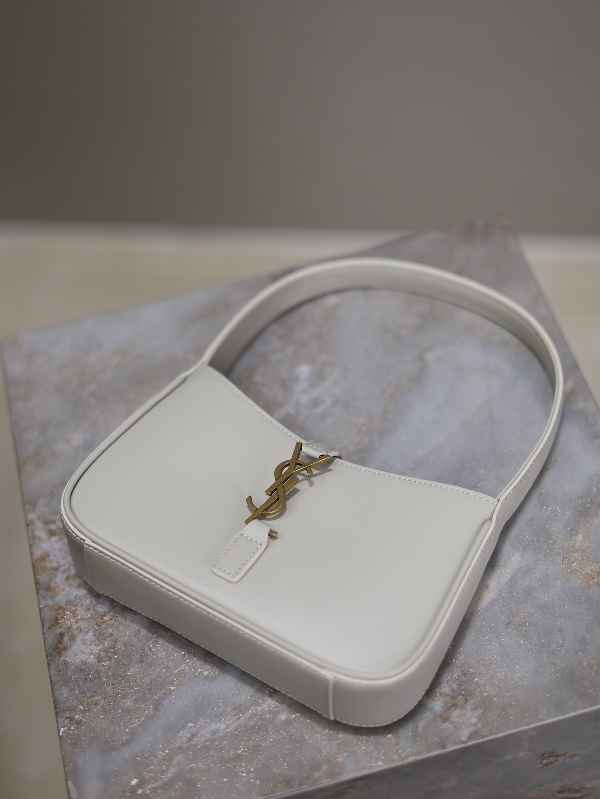 016 YSL 710310