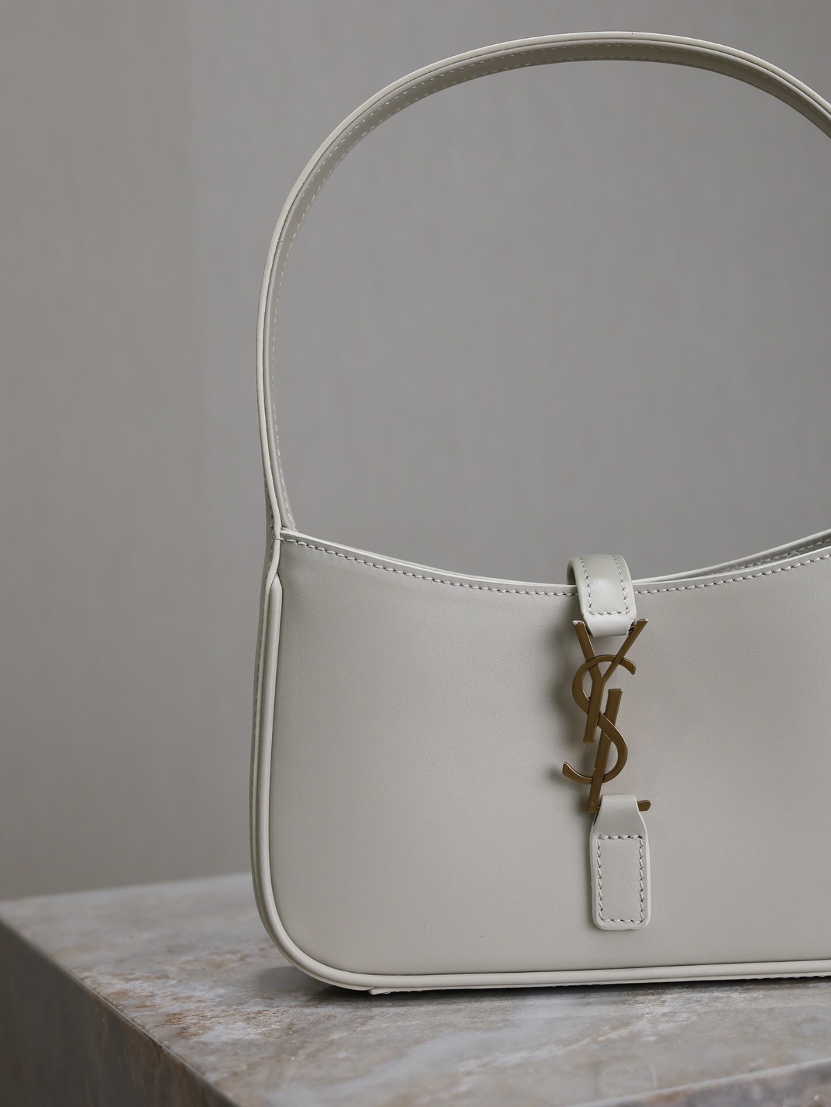016 YSL 710310
