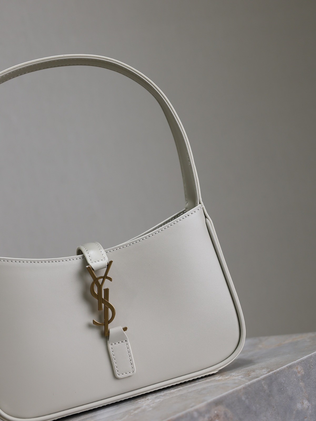 016 YSL 710310