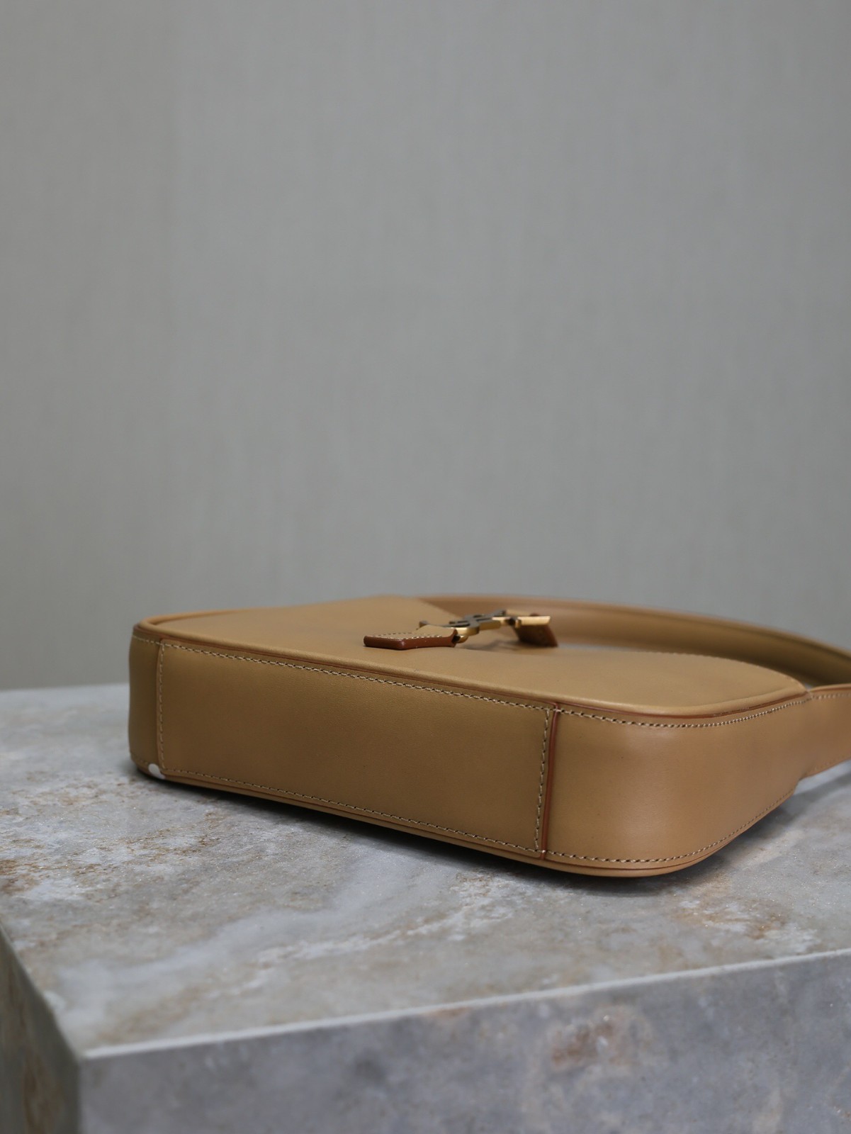 015 YSL 710310