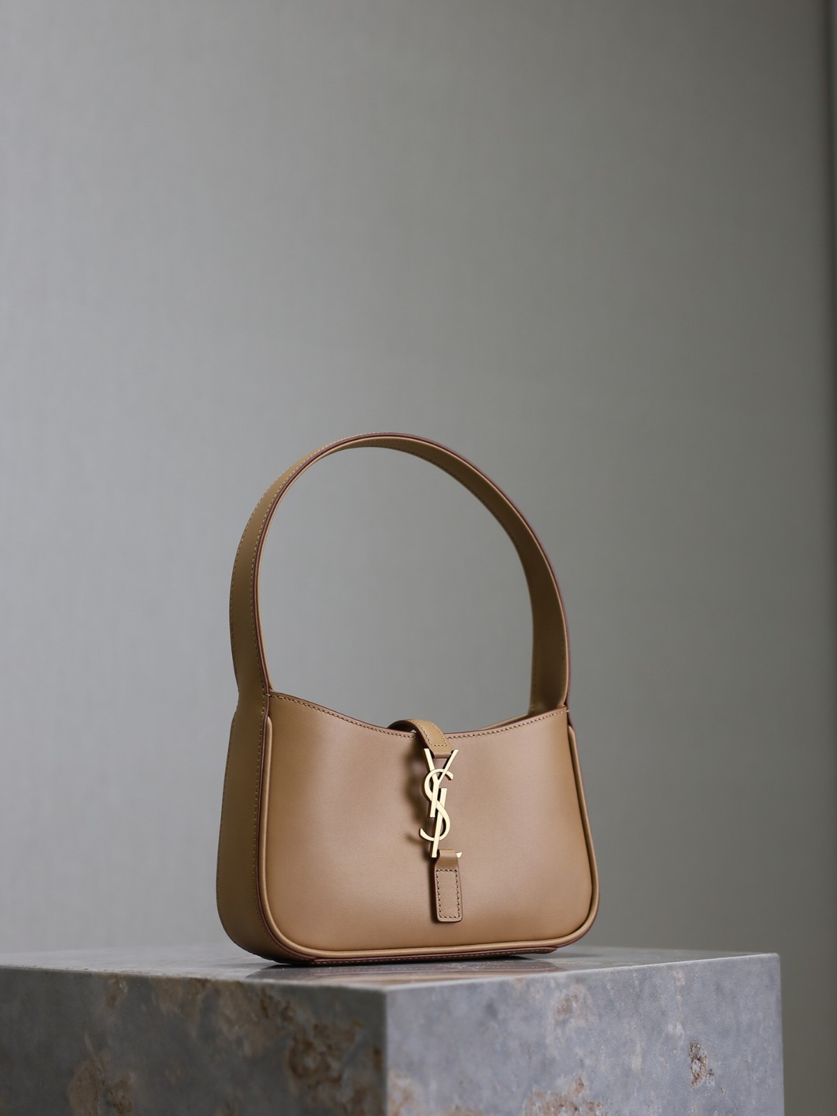 015 YSL 710310