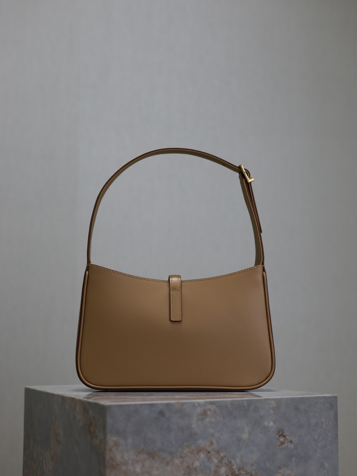 014 YSL 657228