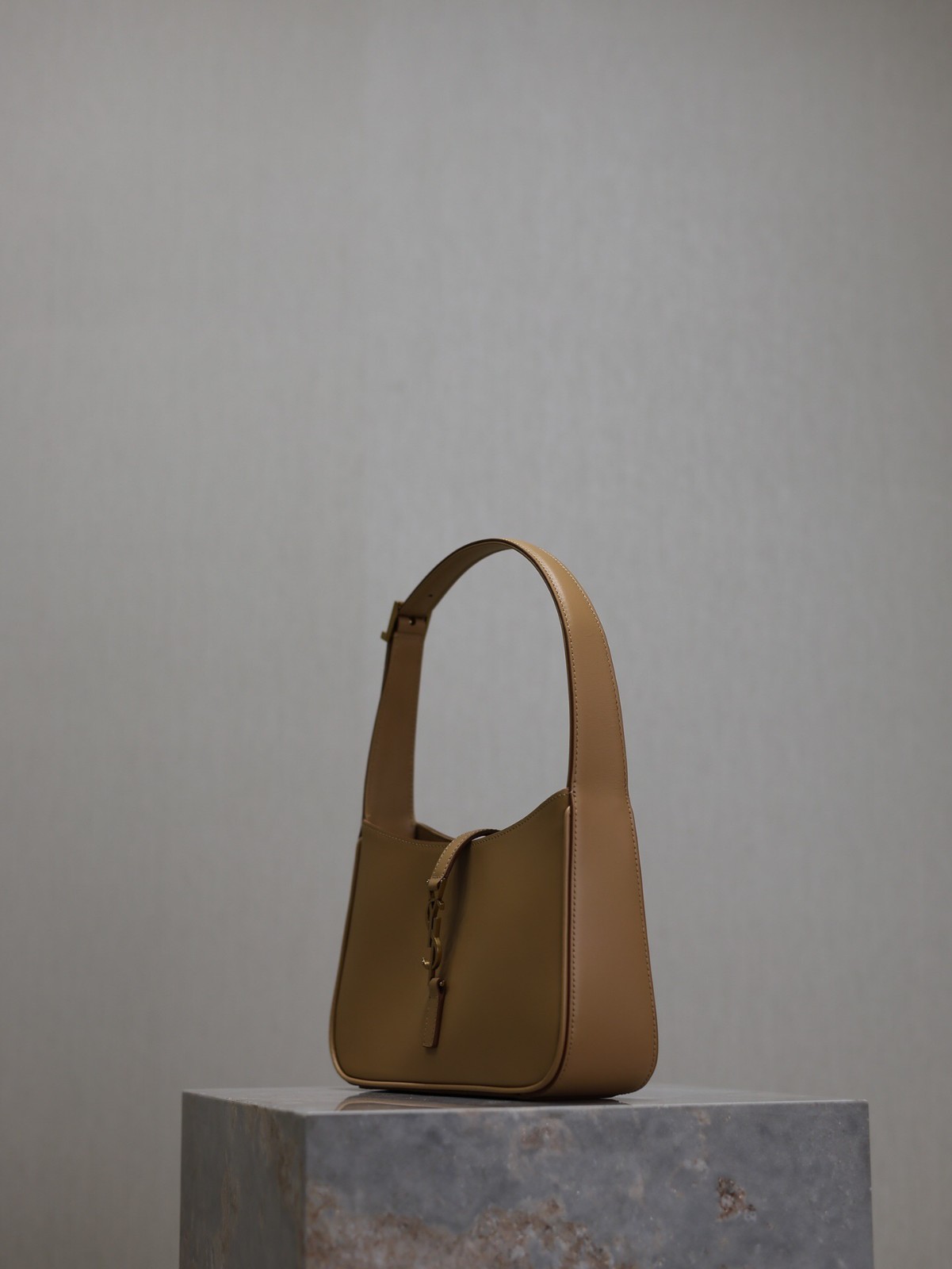 014 YSL 657228