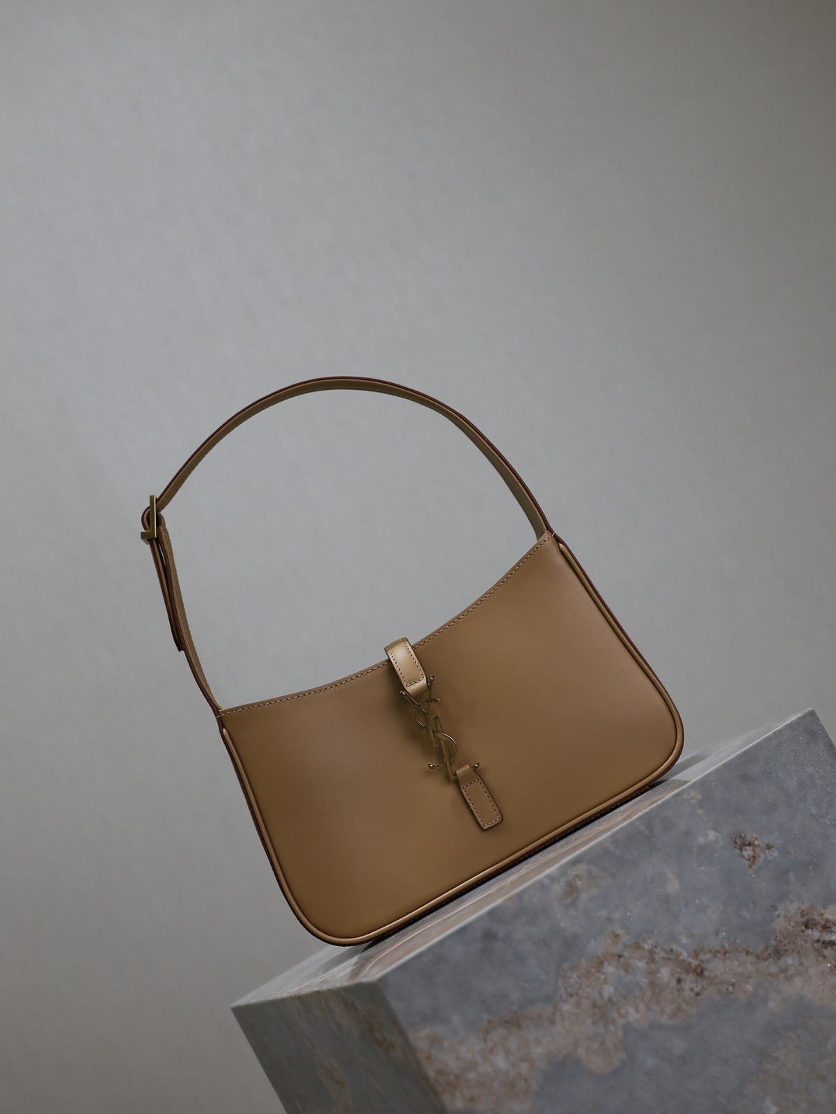 014 YSL 657228