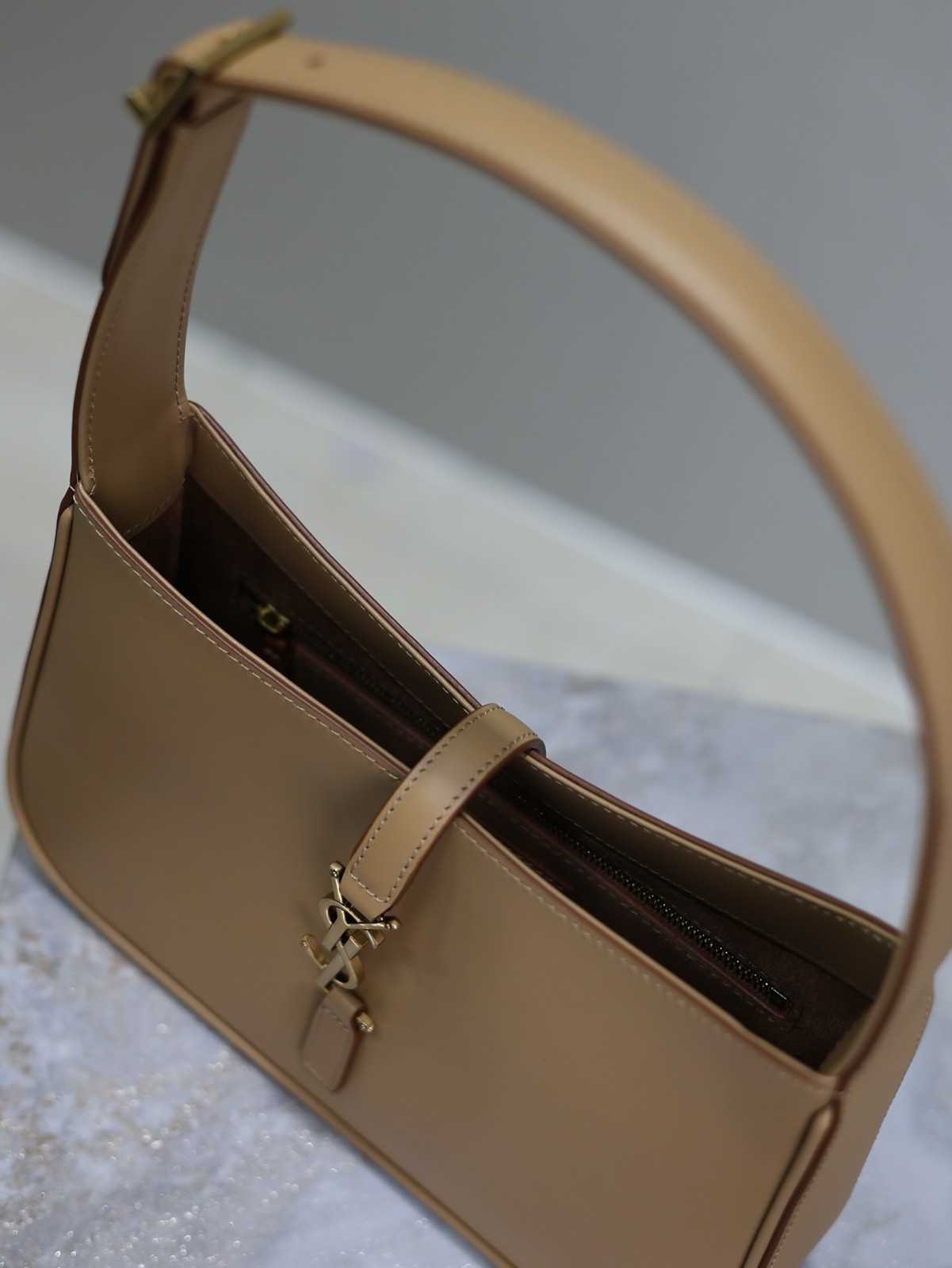 014 YSL 657228