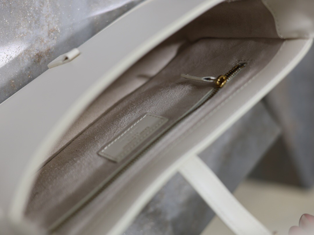 013 YSL 657228