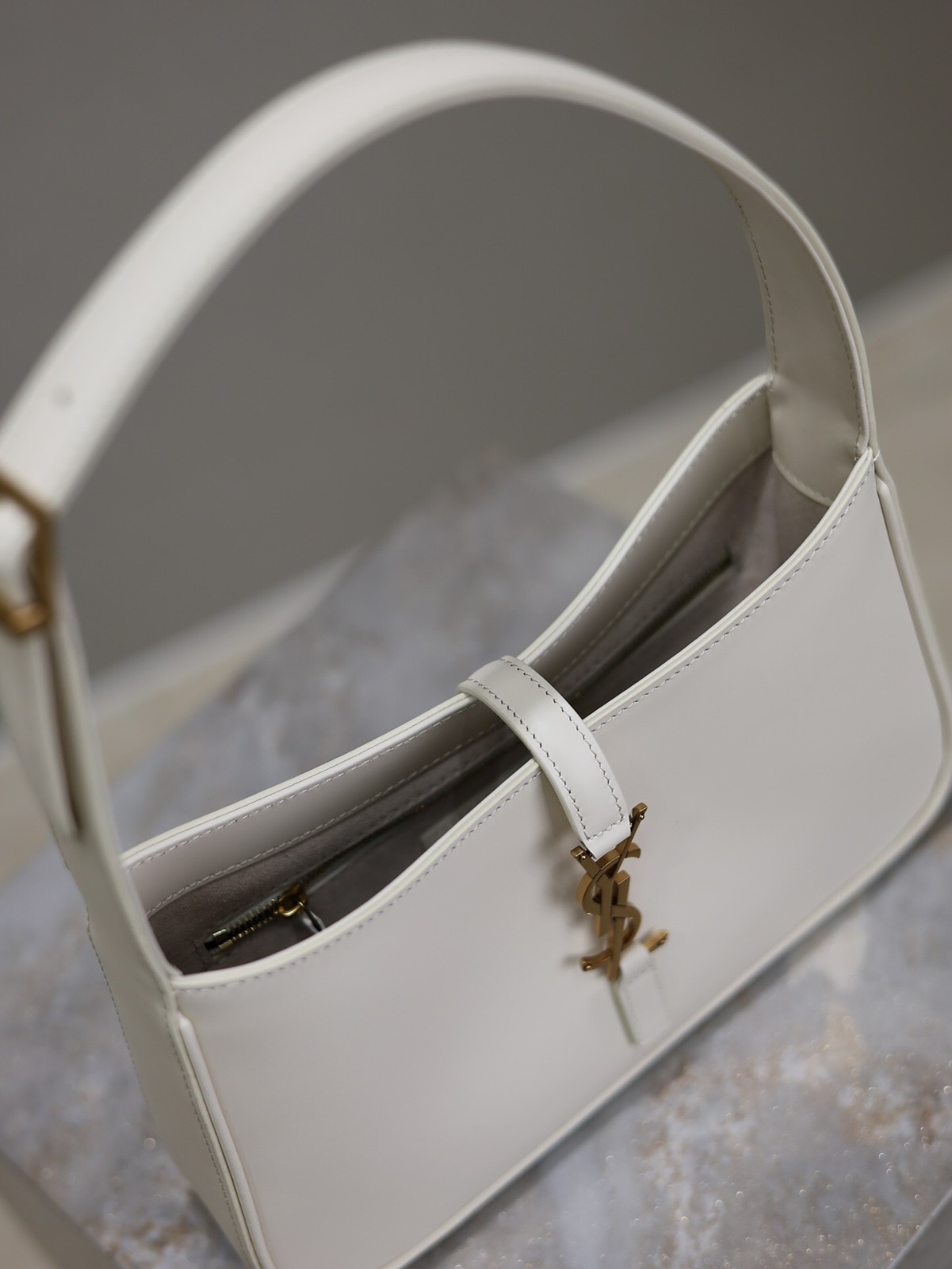 013 YSL 657228