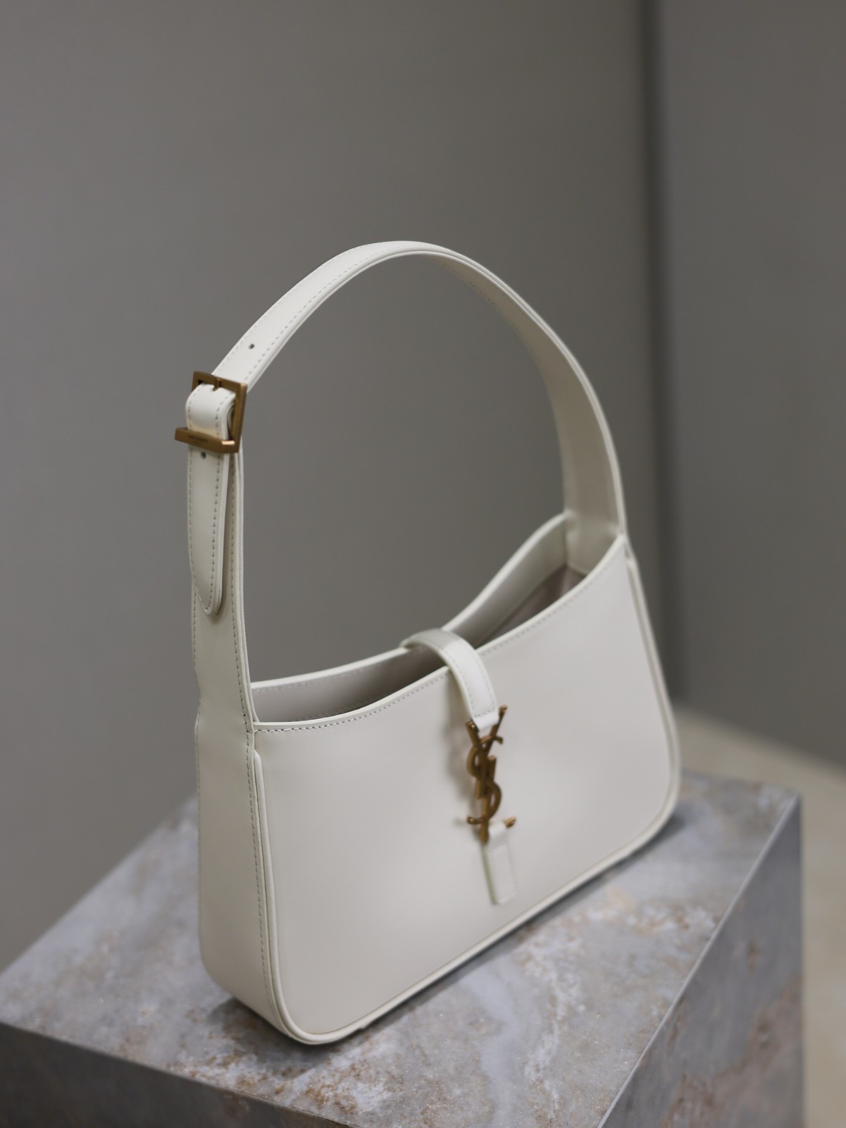 013 YSL 657228