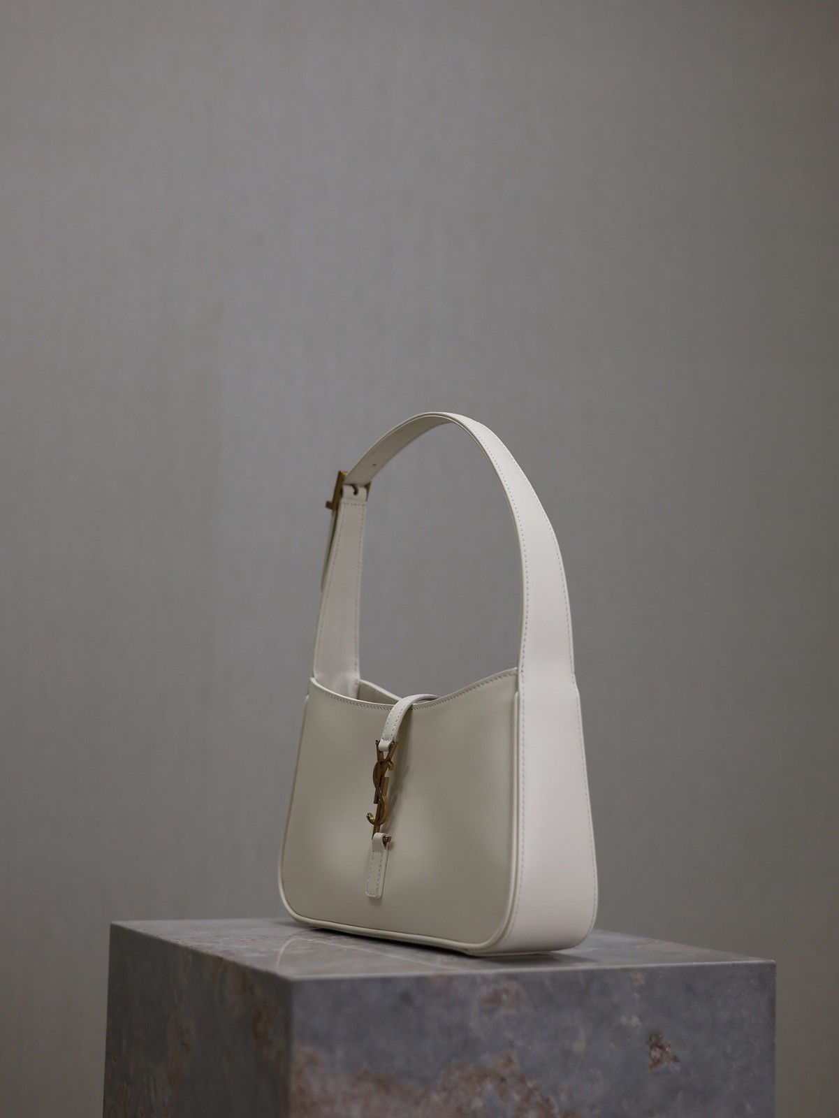 013 YSL 657228