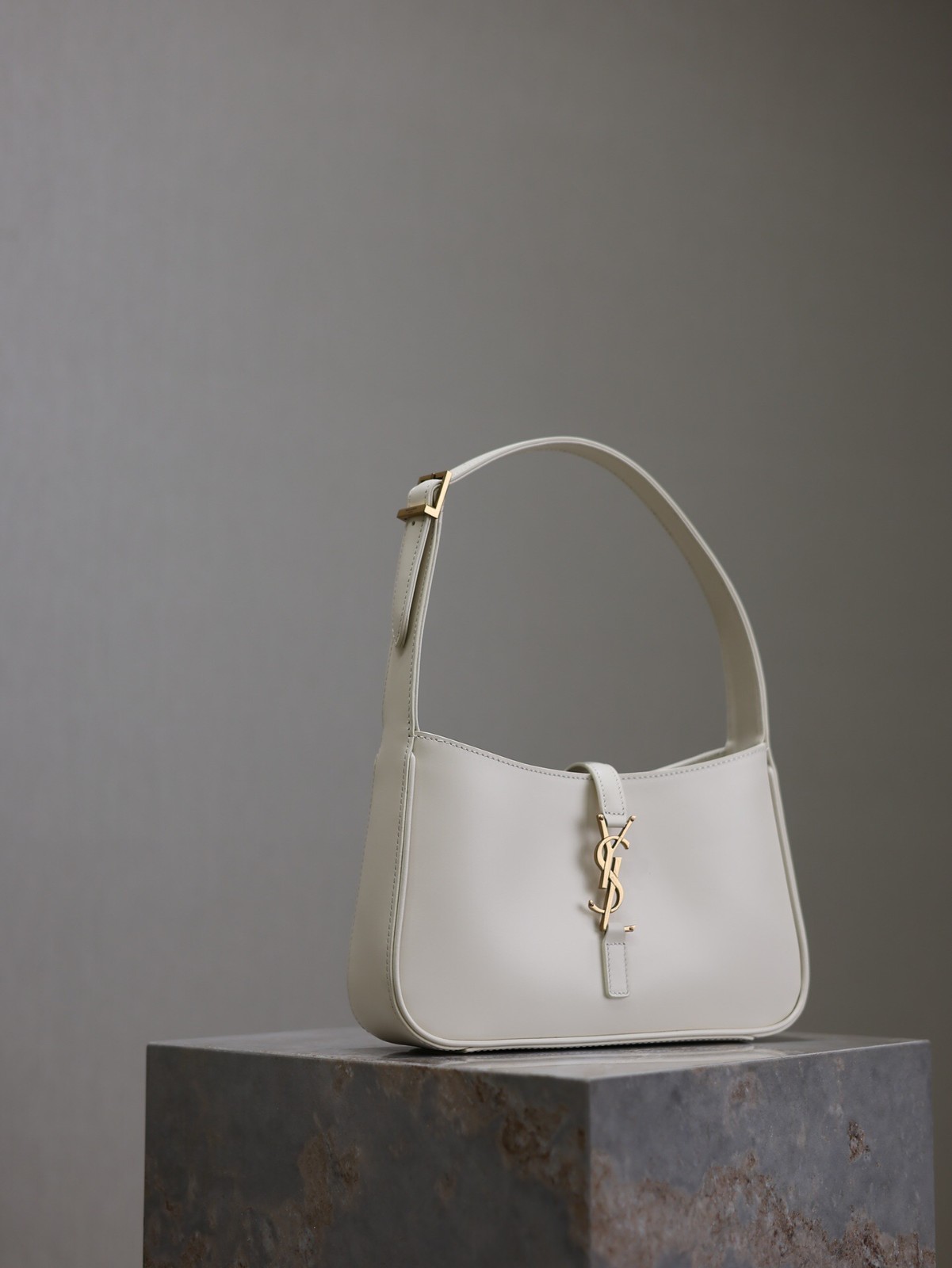 013 YSL 657228