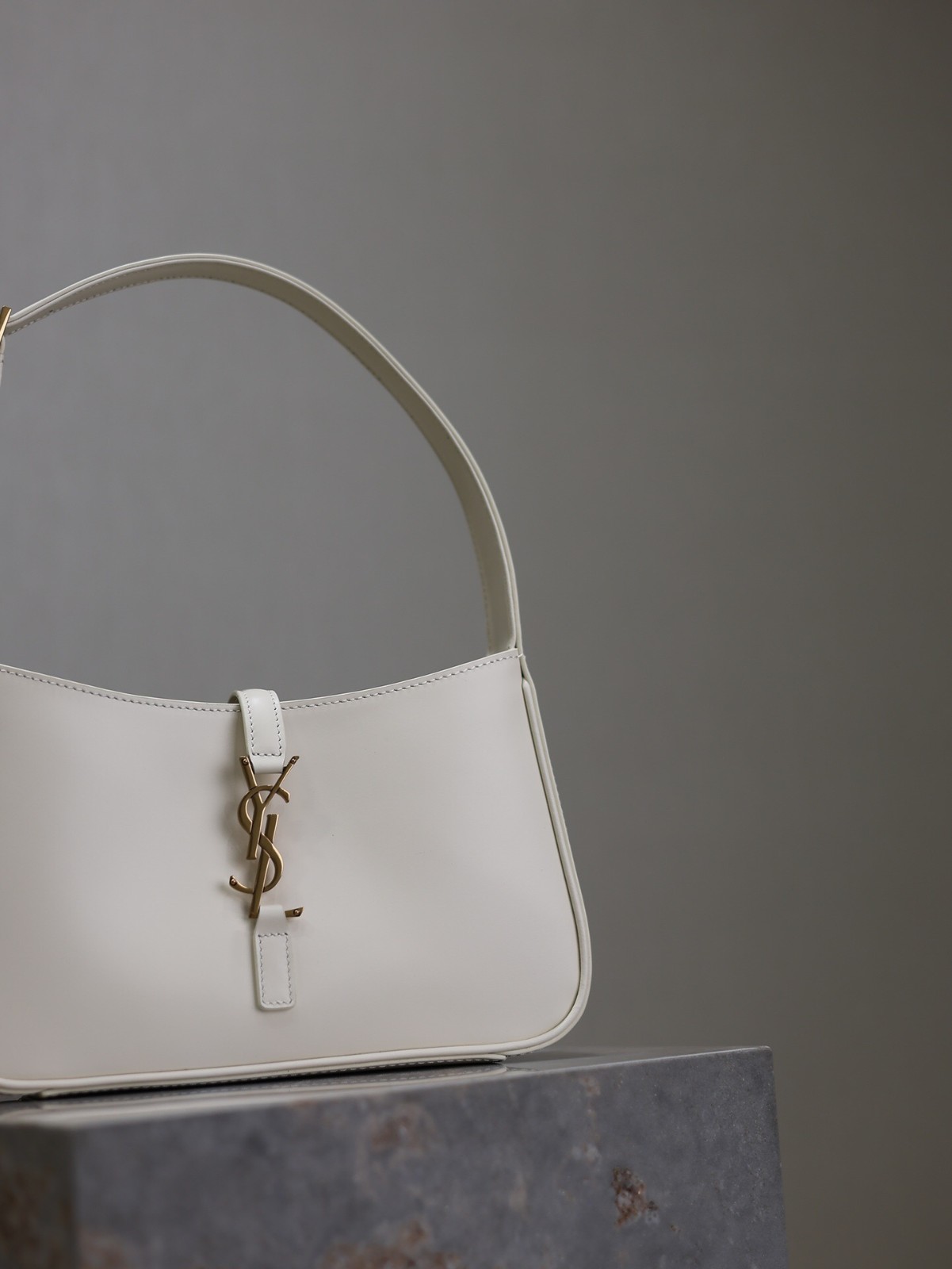 013 YSL 657228