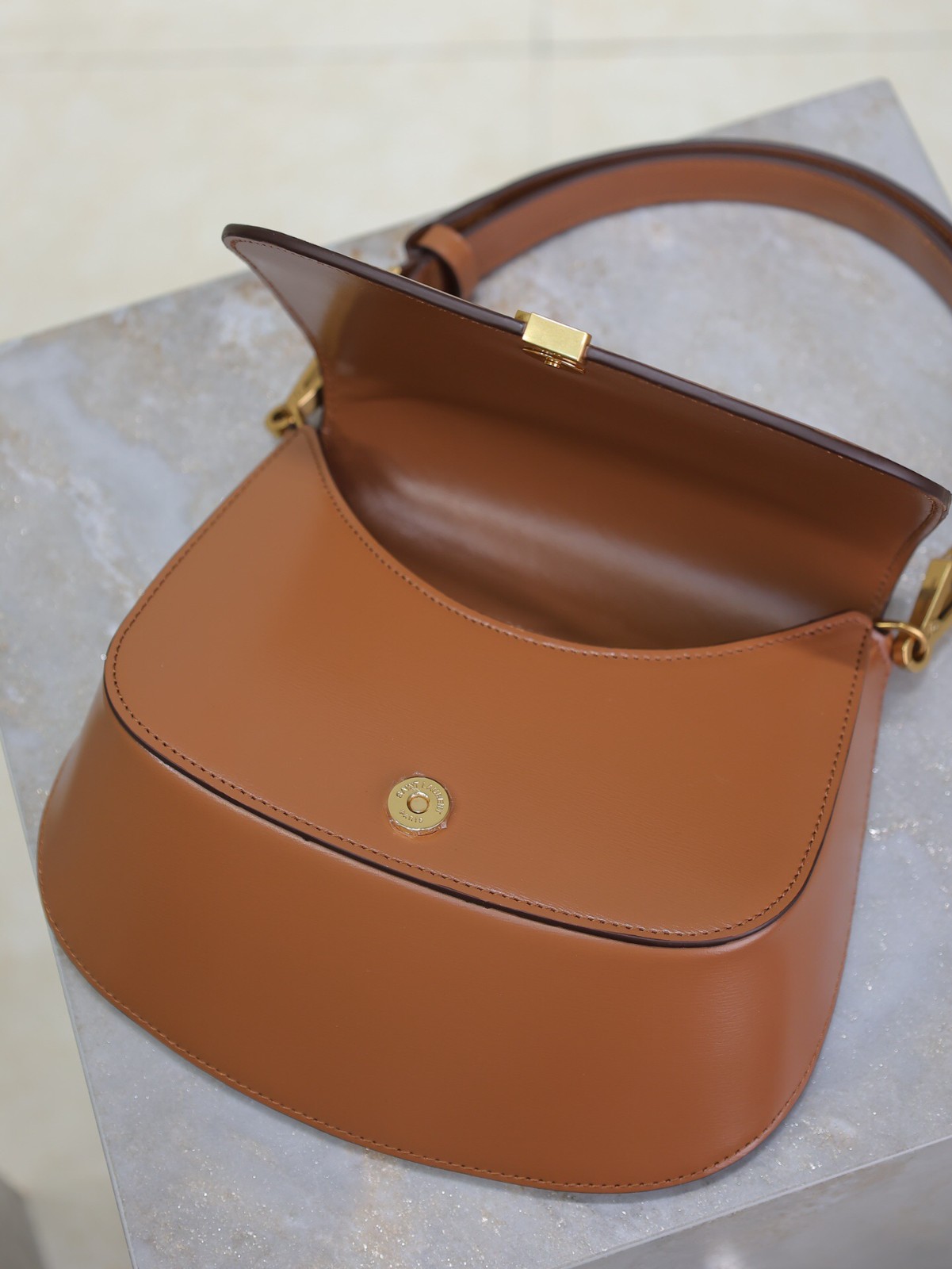 011 YSL 753824