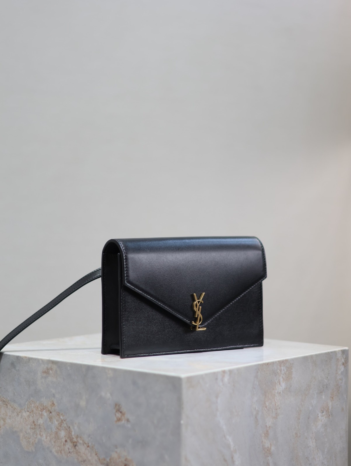 008 YSL 785281