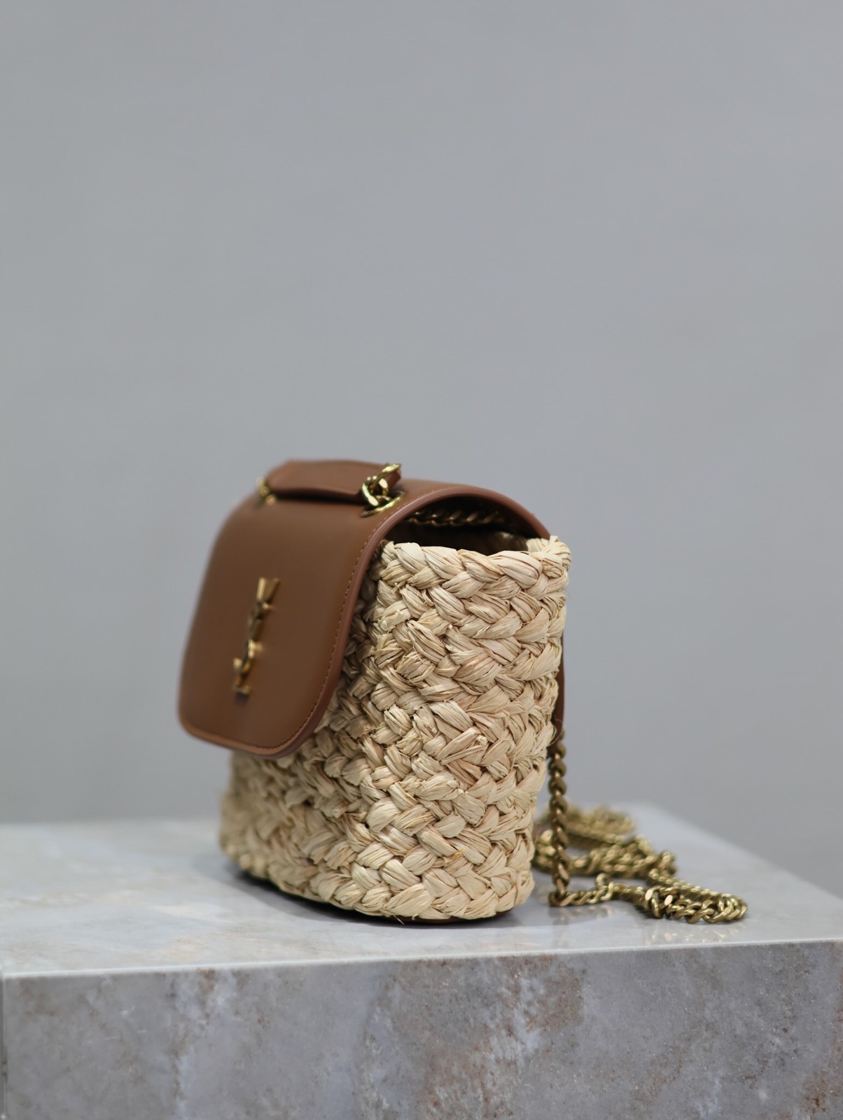 005 YSL 774269