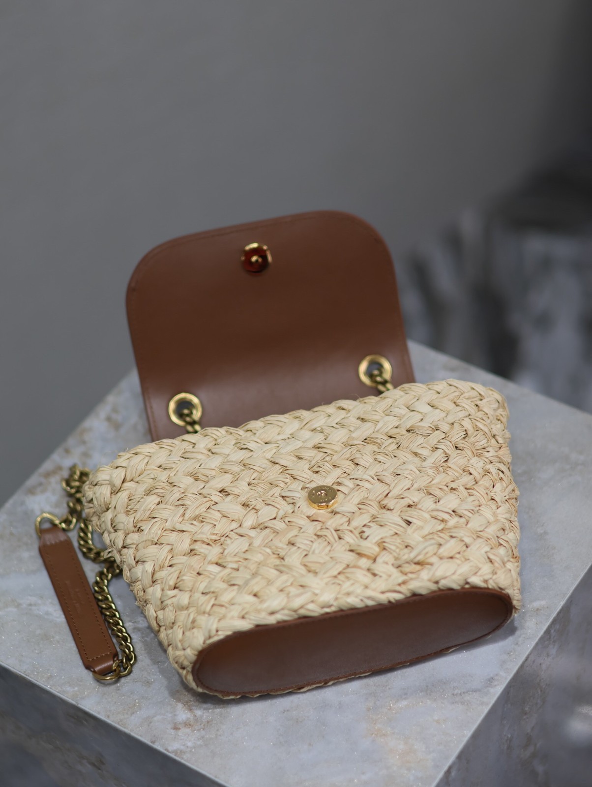 005 YSL 774269
