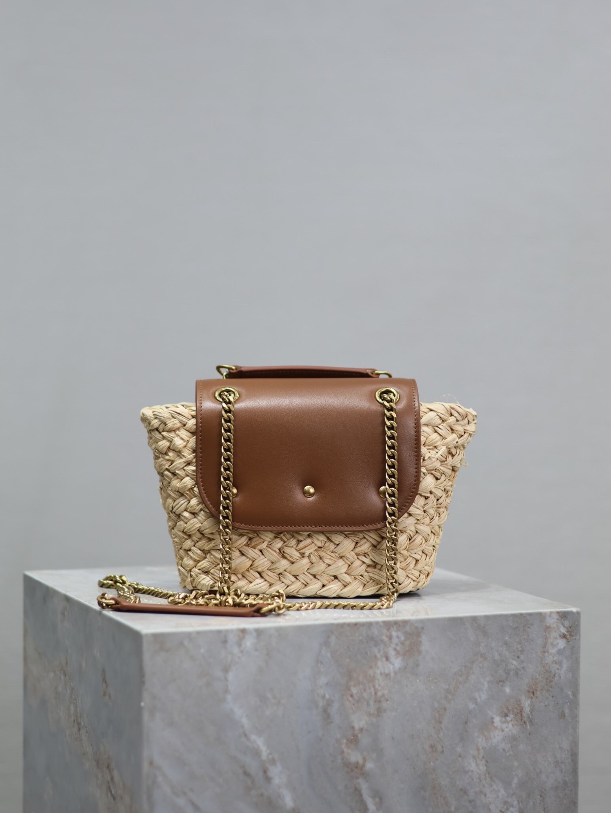 005 YSL 774269