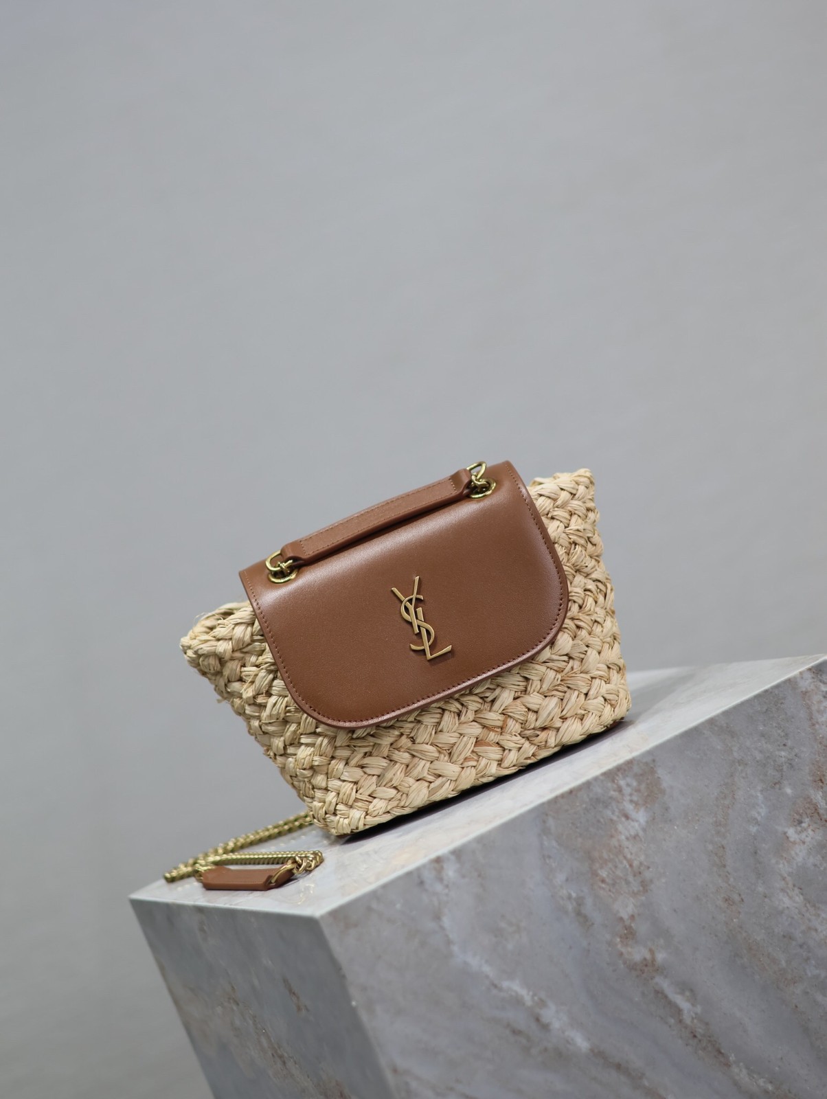 005 YSL 774269