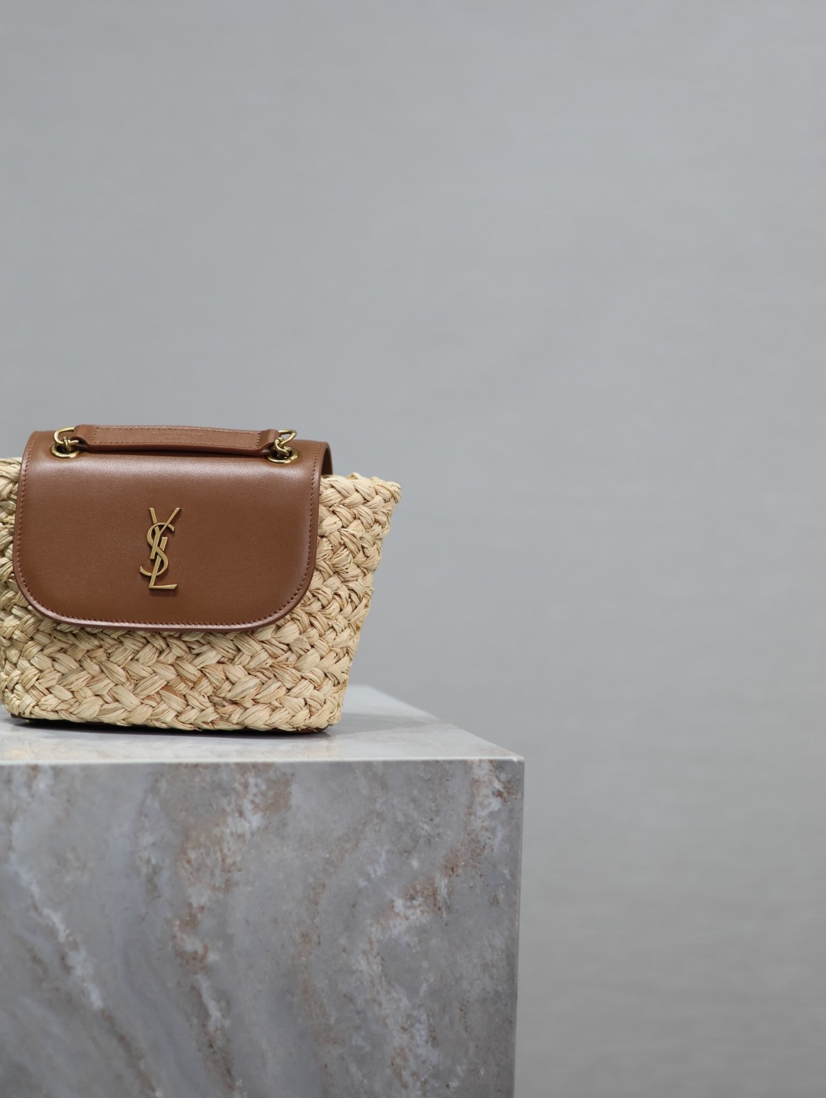 005 YSL 774269