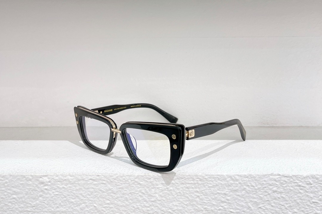 Balmain glasses