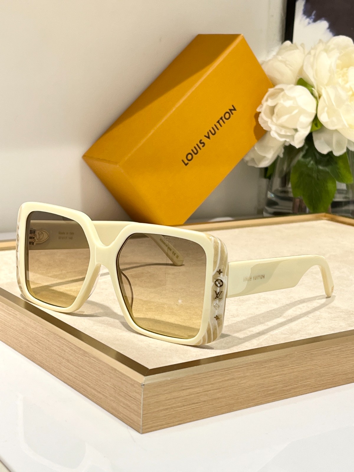 LV 02 glasses