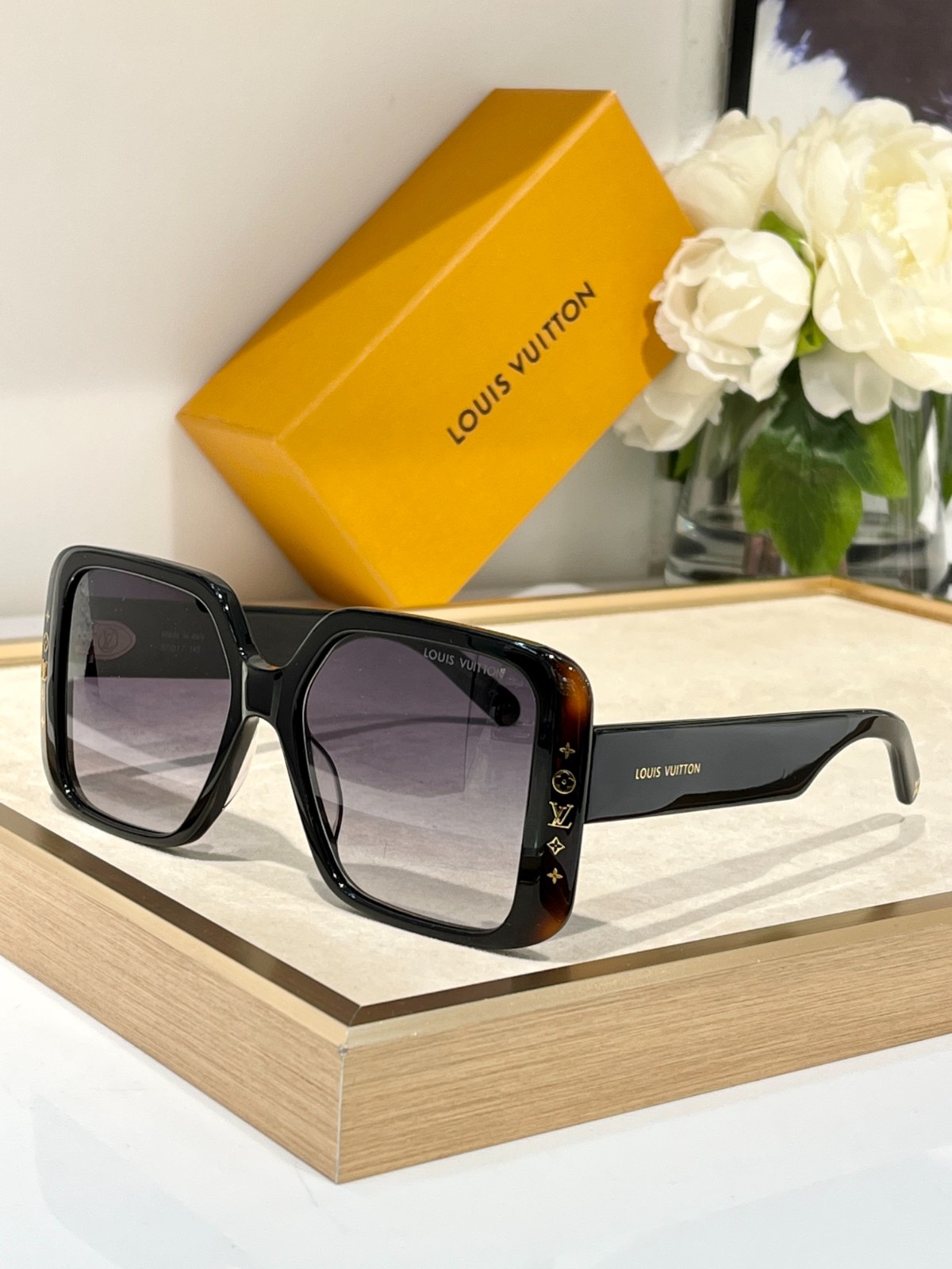 LV 02 glasses