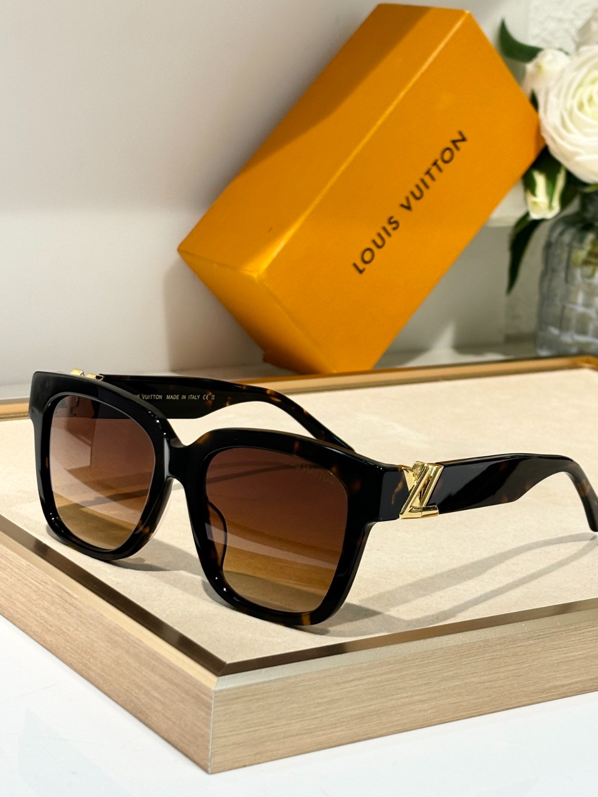 LV 02 glasses